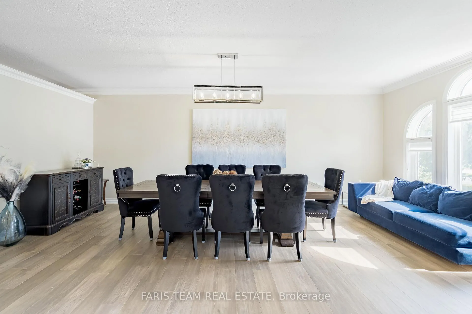 Photo 8 of 18 Todd Drive, Barrie, Innis-Shore — HOMEH