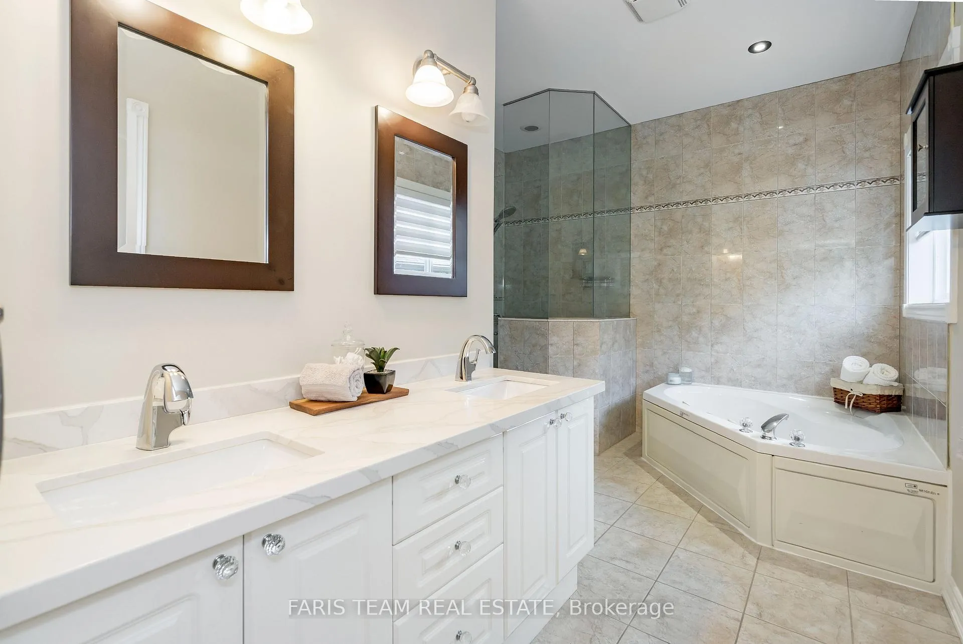 Photo 10 of 18 Todd Drive, Barrie, Innis-Shore — HOMEH