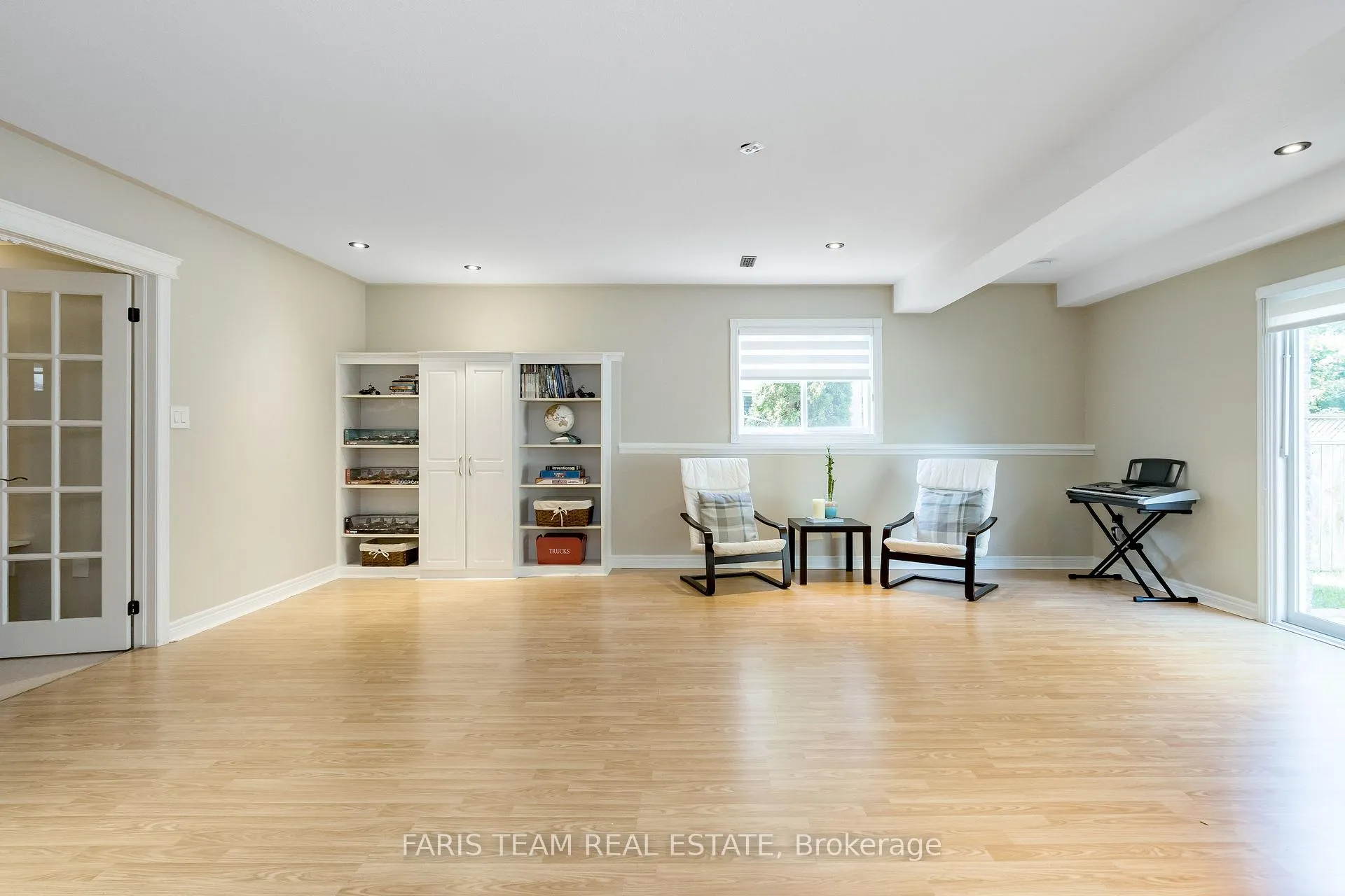Photo 13 of 18 Todd Drive, Barrie, Innis-Shore — HOMEH