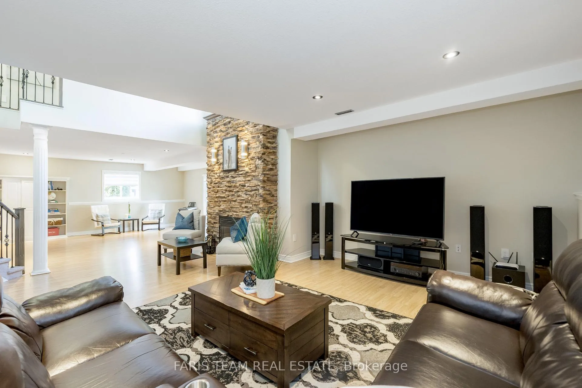 Photo 14 of 18 Todd Drive, Barrie, Innis-Shore — HOMEH