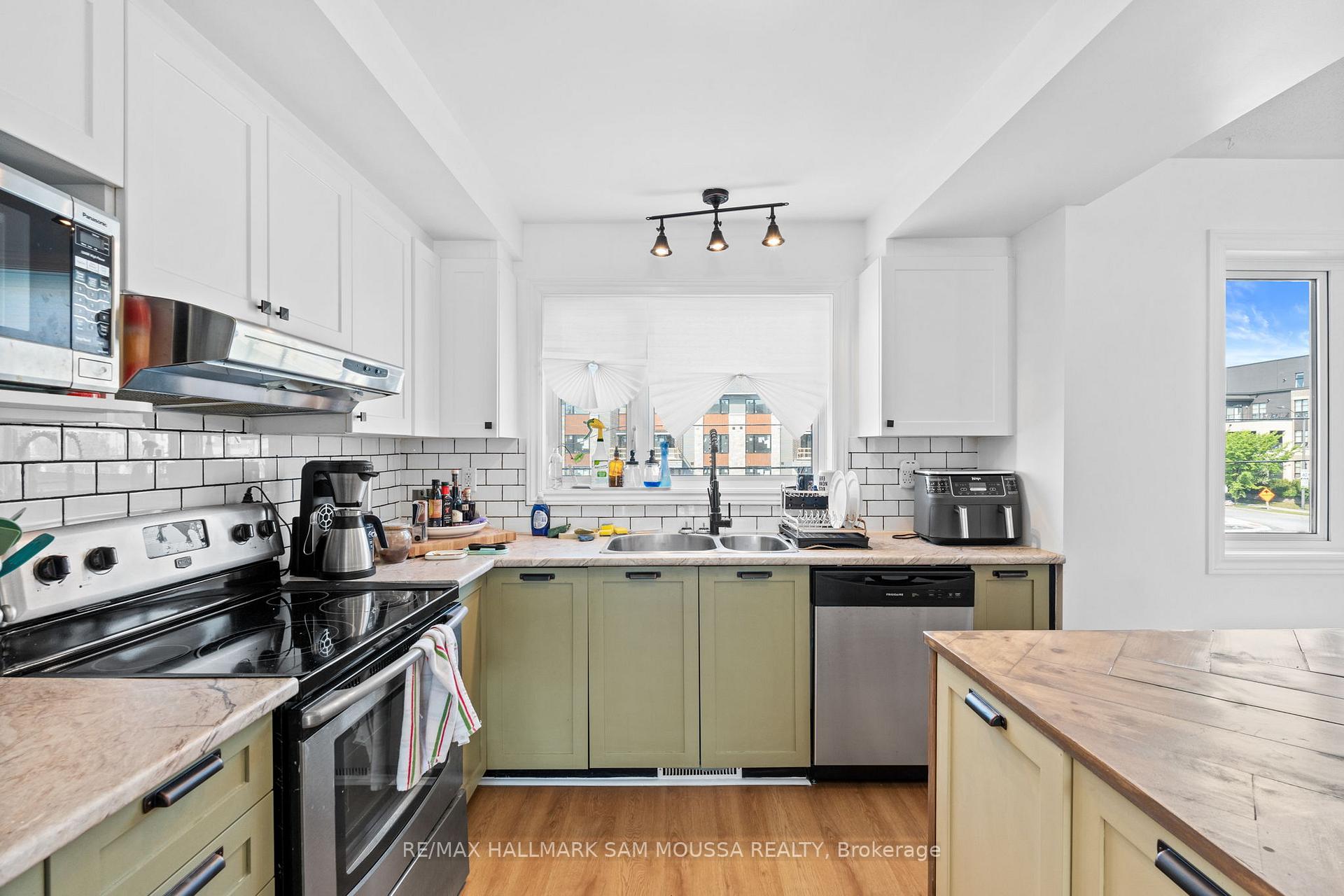Photo 12 of 1222 Longfields Drive, Ottawa, Barrhaven - Strandherd — HOMEH