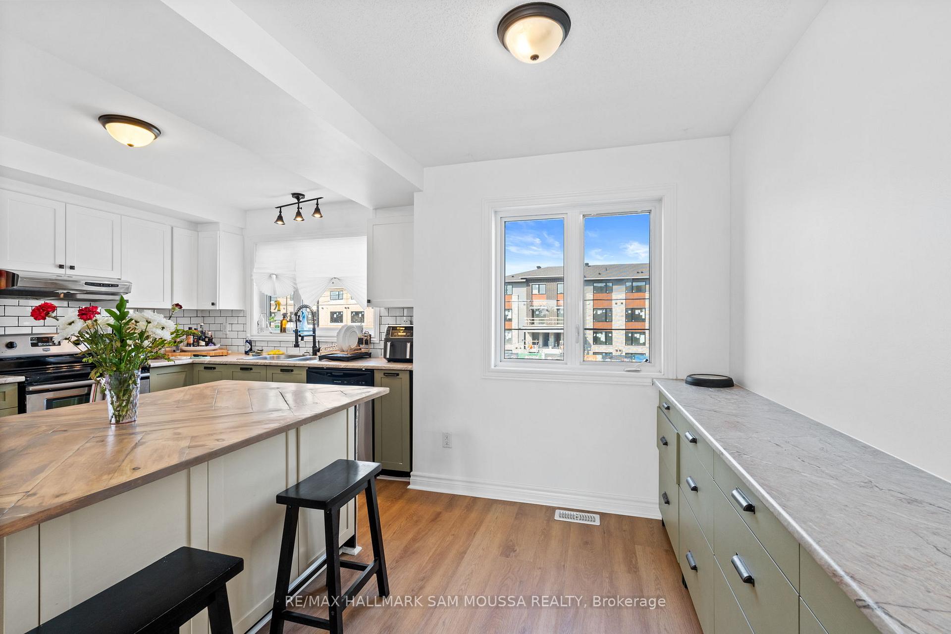 Photo 14 of 1222 Longfields Drive, Ottawa, Barrhaven - Strandherd — HOMEH