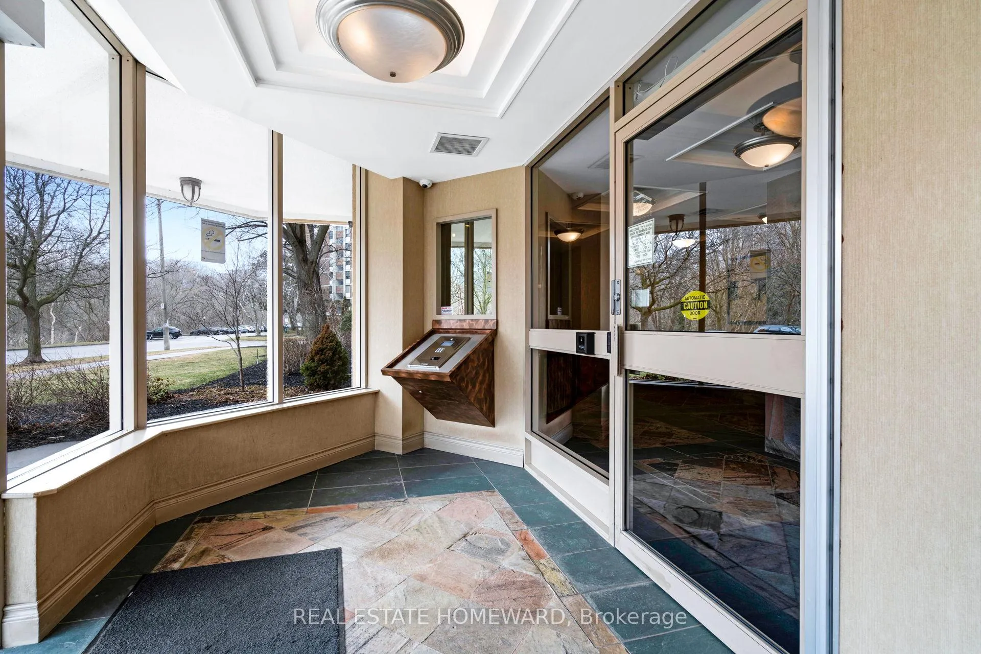 Photo 2 of Unit 1413, 4 Park Vista Drive, Toronto, East York — HOMEH