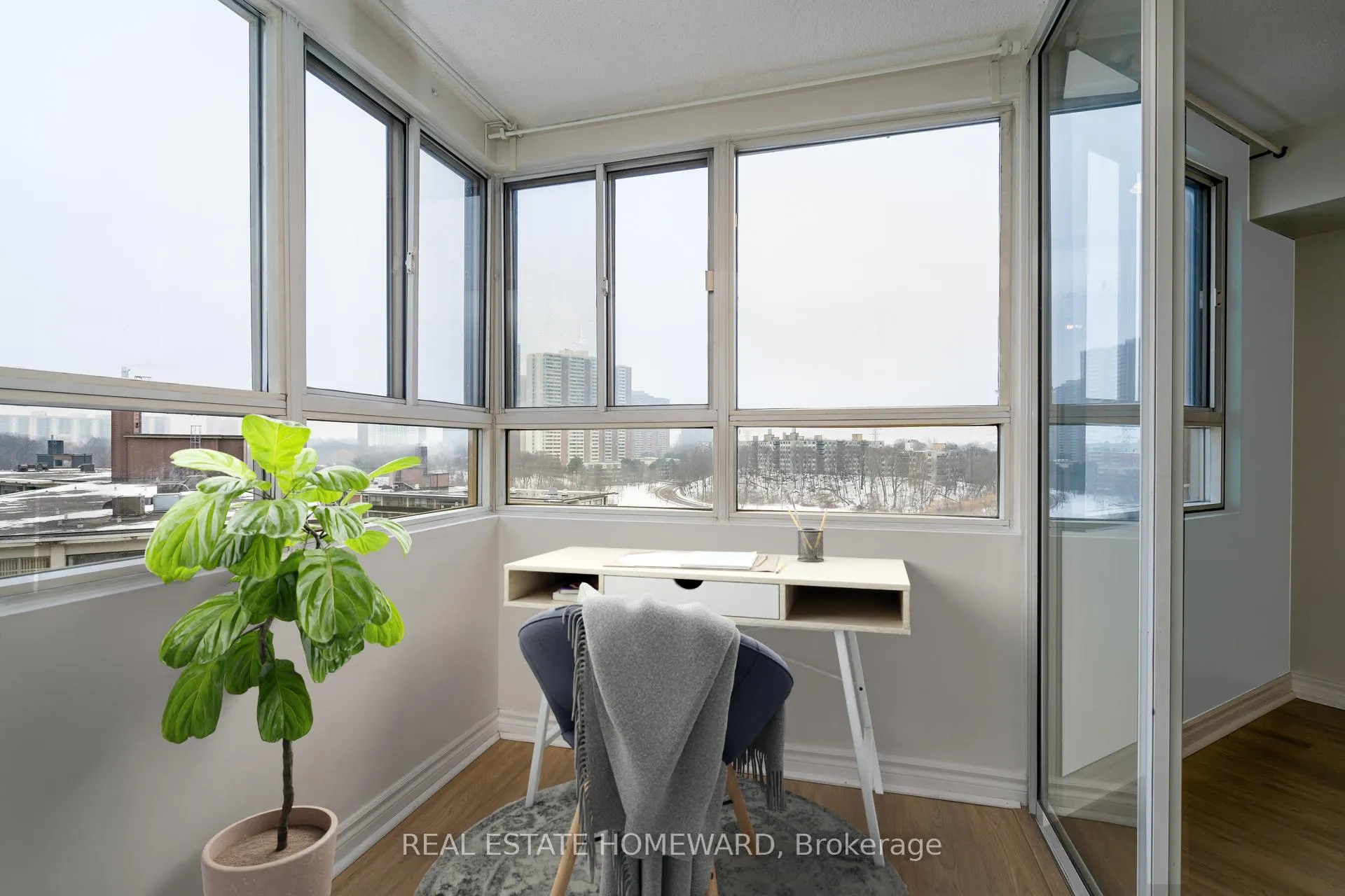 Photo 11 of Unit 1413, 4 Park Vista Drive, Toronto, East York — HOMEH