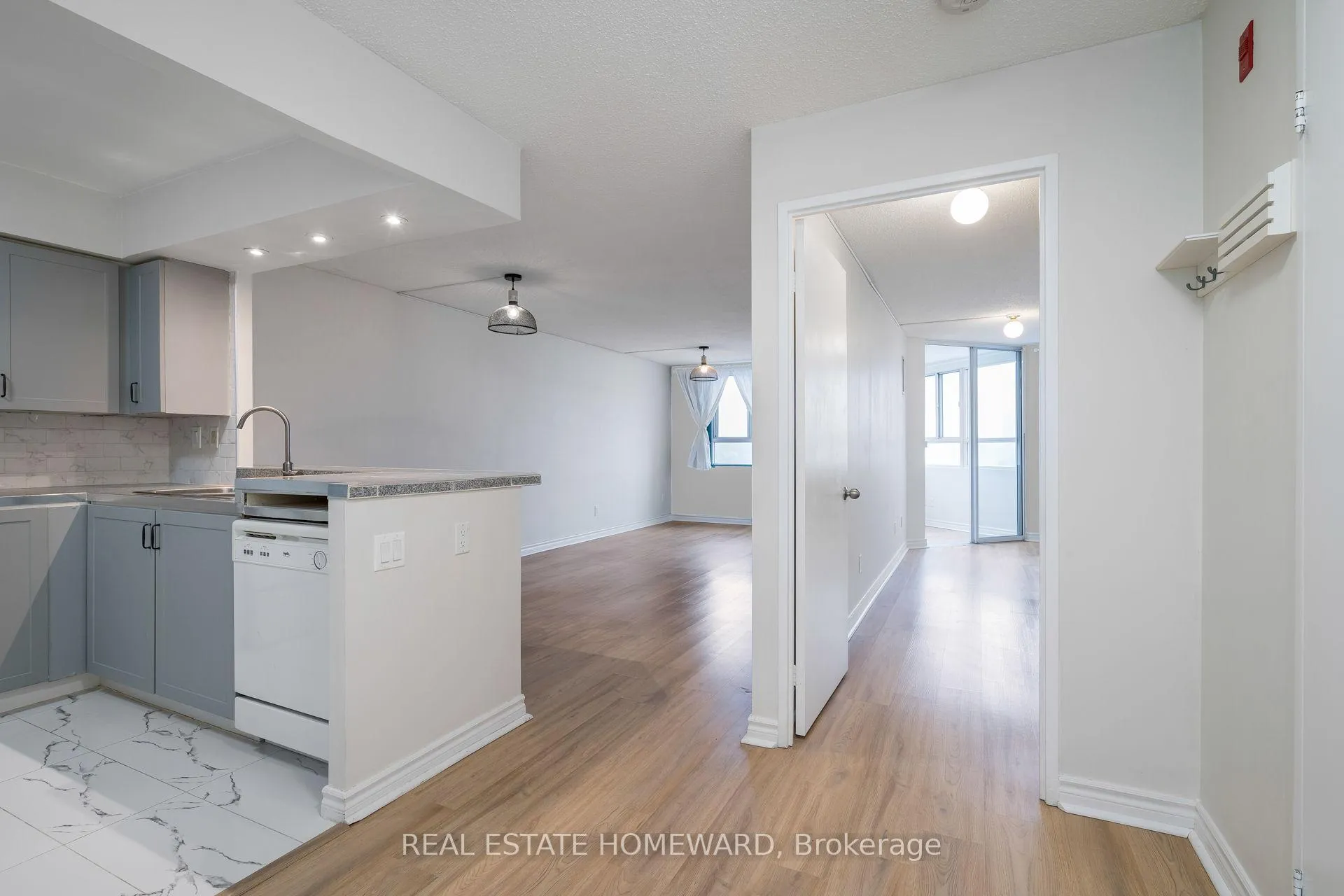 Photo 13 of Unit 1413, 4 Park Vista Drive, Toronto, East York — HOMEH