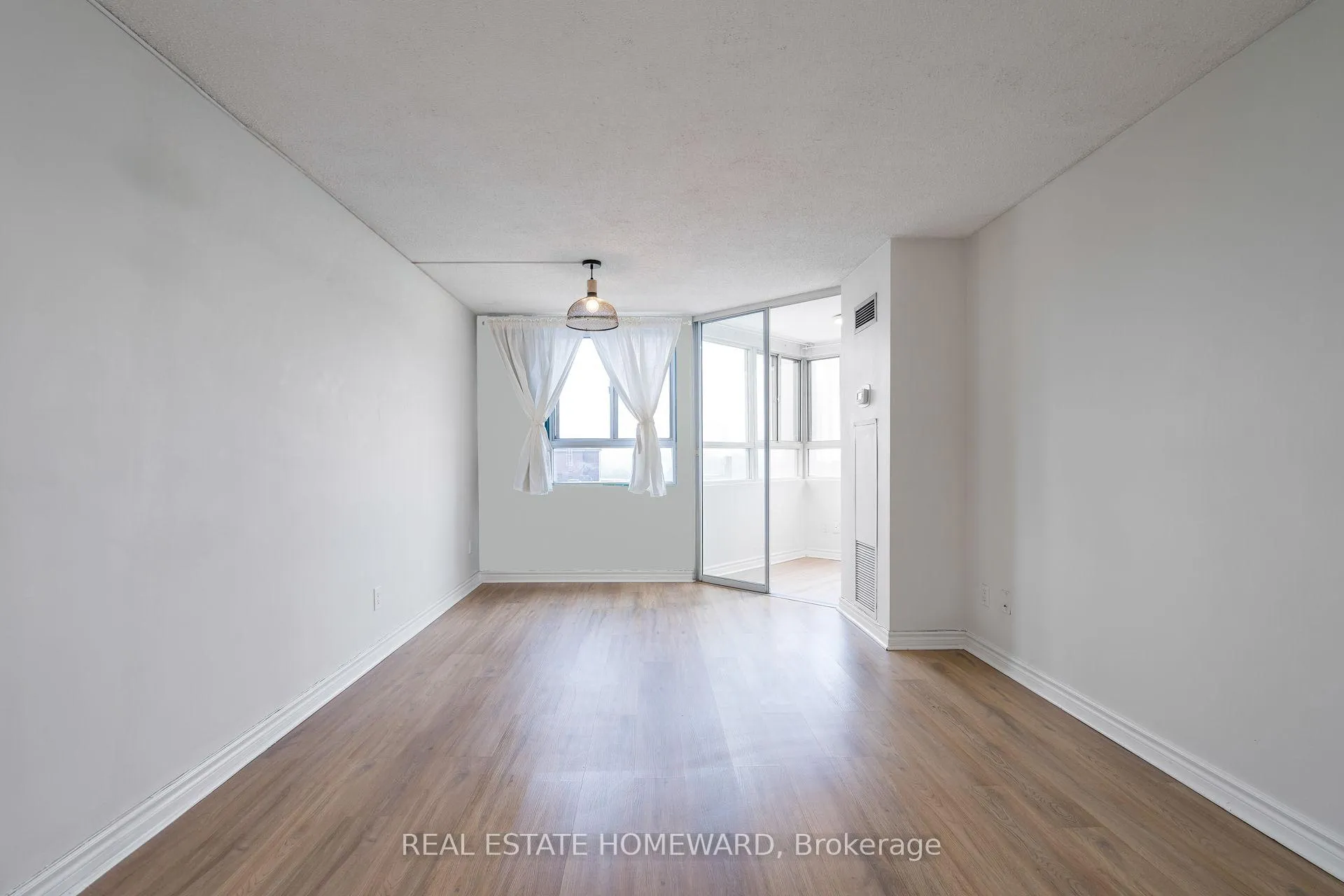 Photo 15 of Unit 1413, 4 Park Vista Drive, Toronto, East York — HOMEH