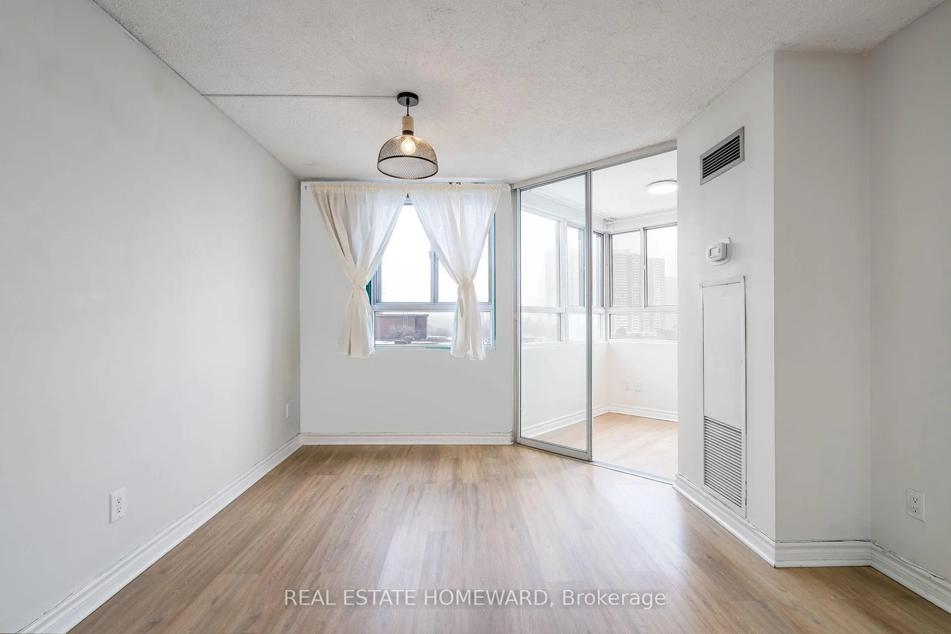 Photo 17 of Unit 1413, 4 Park Vista Drive, Toronto, East York — HOMEH