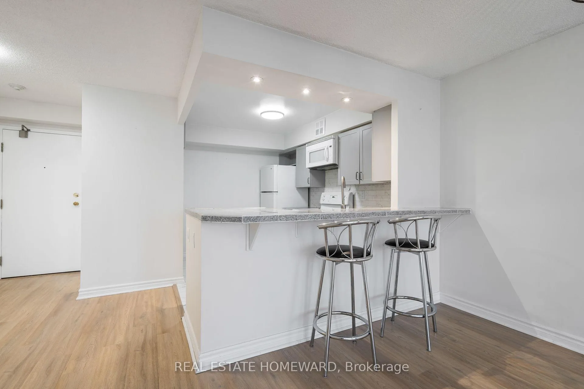 Photo 19 of Unit 1413, 4 Park Vista Drive, Toronto, East York — HOMEH