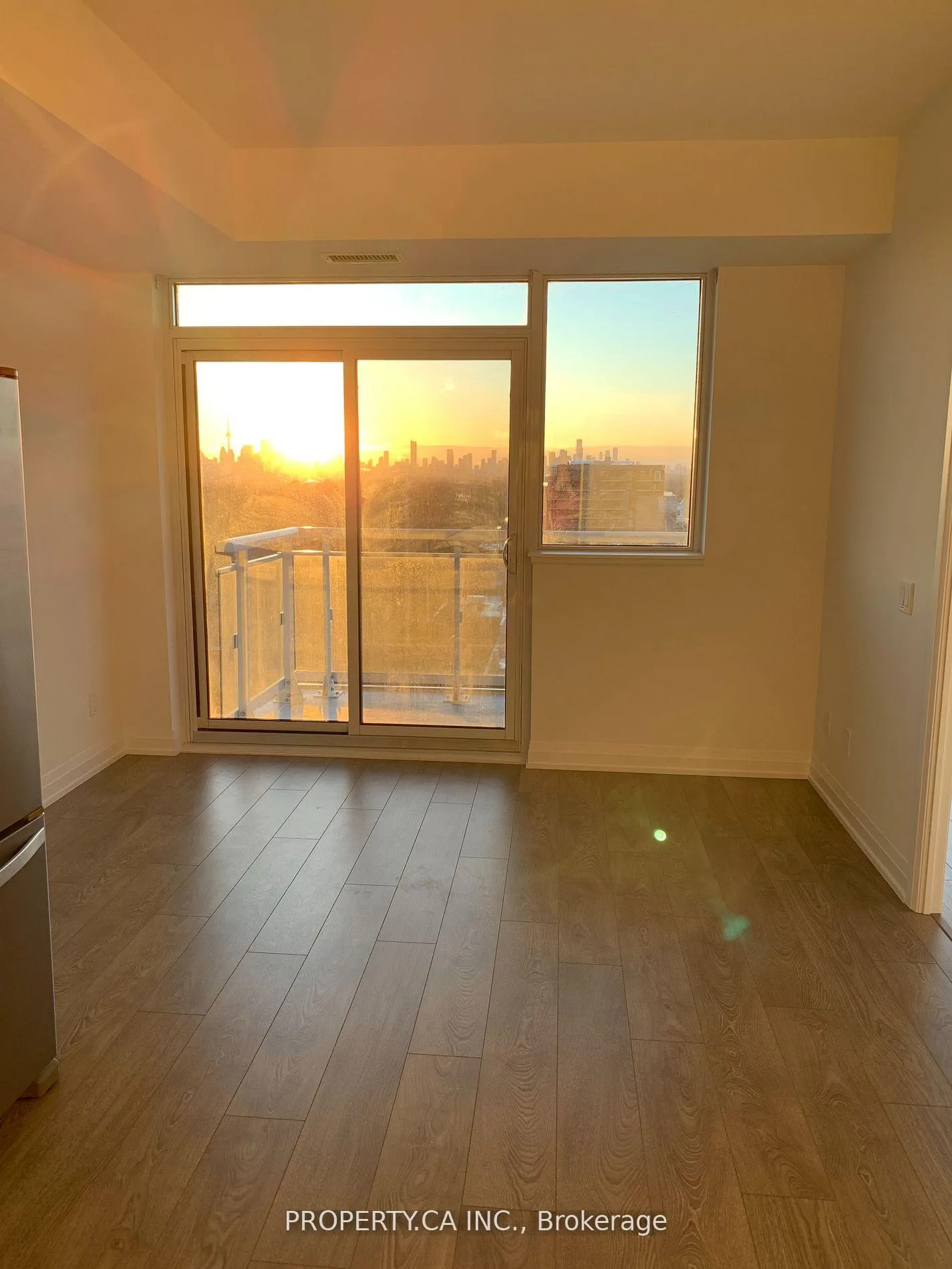 Photo 5 of Unit 1003, 286 Main Street, Toronto, Danforth Village-East York — HOMEH