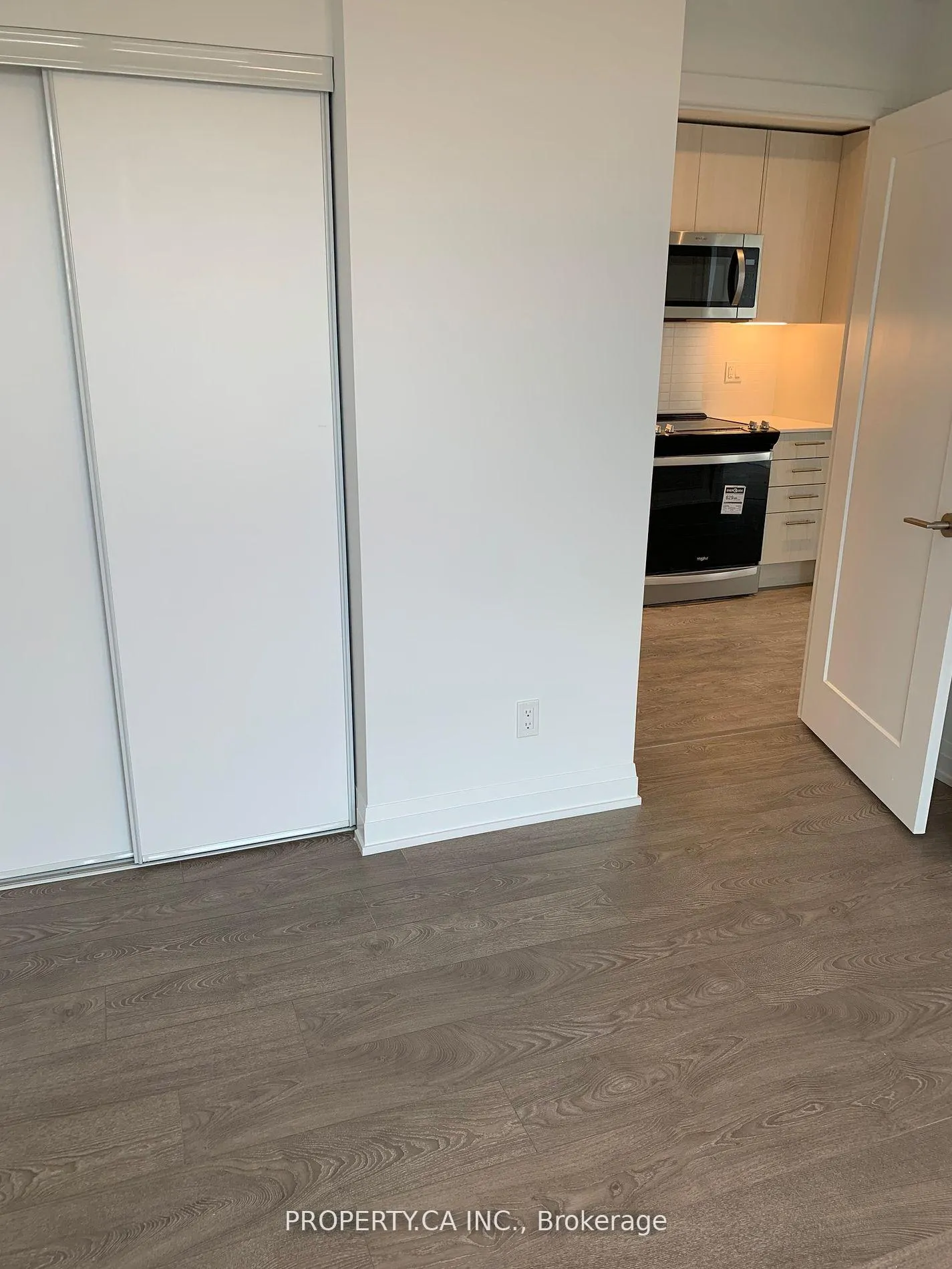 Photo 11 of Unit 1003, 286 Main Street, Toronto, Danforth Village-East York — HOMEH