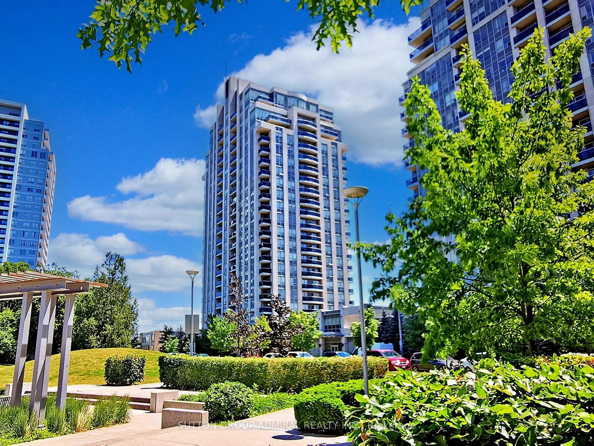 Front of Unit 1012, 7 North Park Road