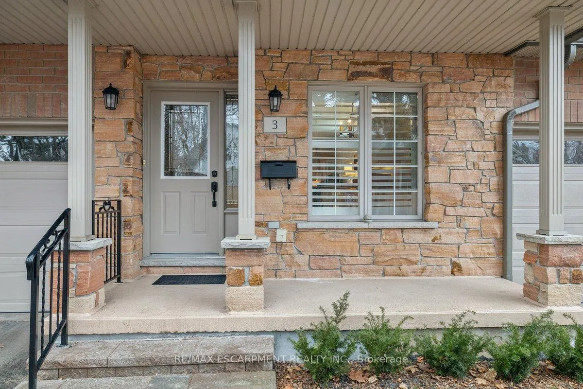 Photo 2 of Unit 3, 1019 North Shore Boulevard E, Burlington, LaSalle — HOMEH