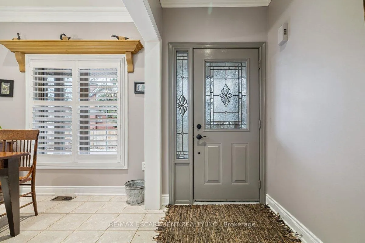 Photo 3 of Unit 3, 1019 North Shore Boulevard E, Burlington, LaSalle — HOMEH