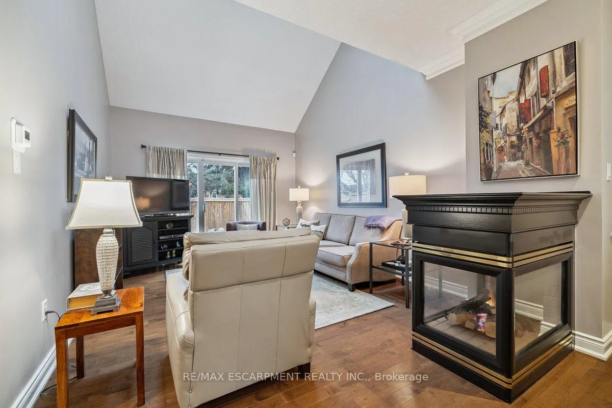 Photo 4 of Unit 3, 1019 North Shore Boulevard E, Burlington, LaSalle — HOMEH