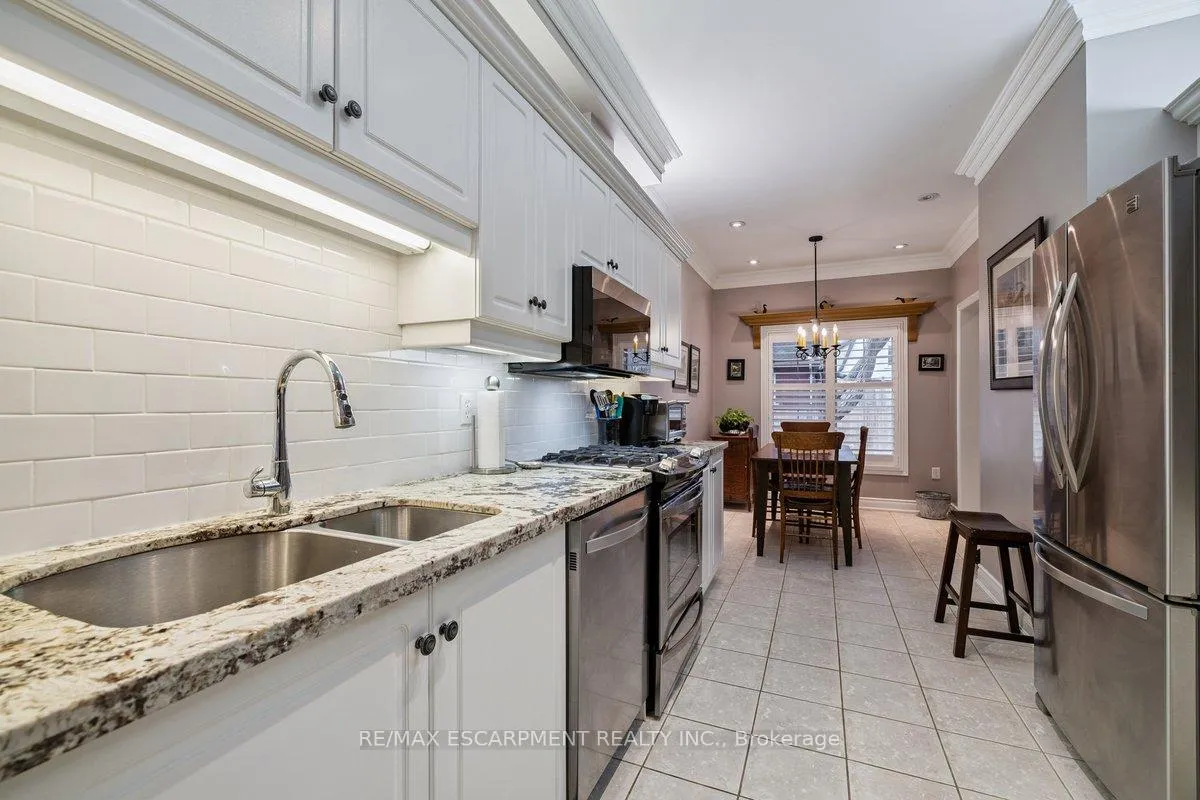 Photo 15 of Unit 3, 1019 North Shore Boulevard E, Burlington, LaSalle — HOMEH