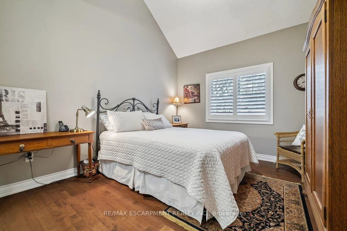 Photo 20 of Unit 3, 1019 North Shore Boulevard E, Burlington, LaSalle — HOMEH