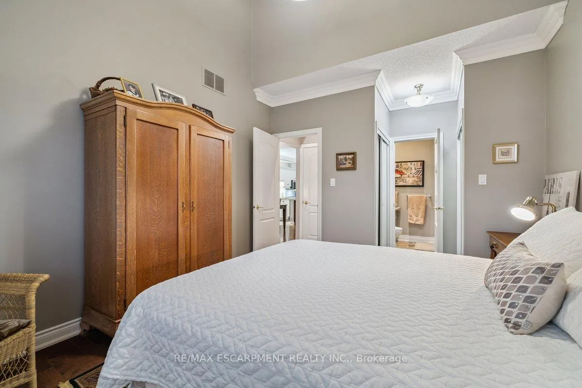 Photo 21 of Unit 3, 1019 North Shore Boulevard E, Burlington, LaSalle — HOMEH