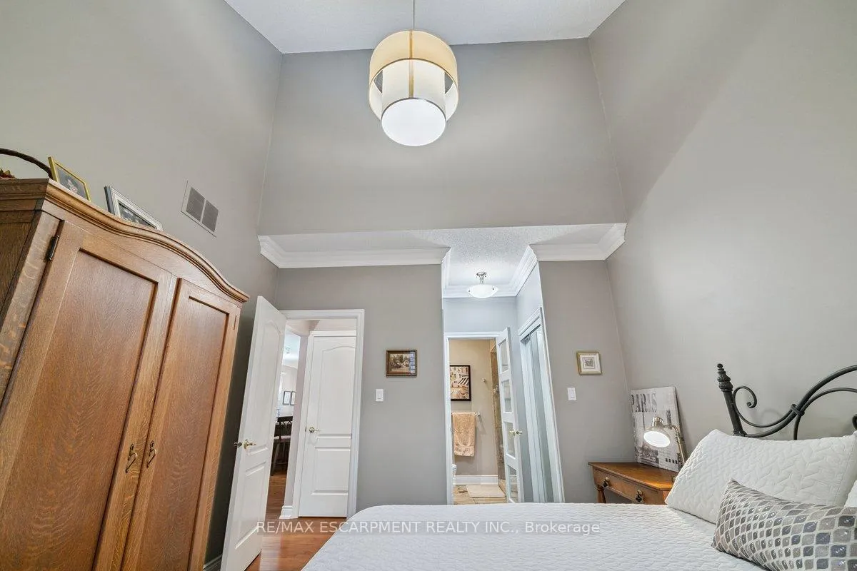 Photo 22 of Unit 3, 1019 North Shore Boulevard E, Burlington, LaSalle — HOMEH