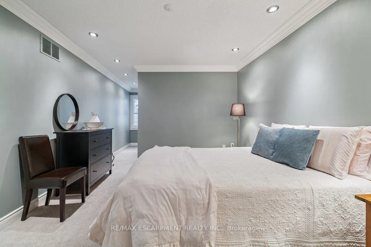 Photo 30 of Unit 3, 1019 North Shore Boulevard E, Burlington, LaSalle — HOMEH