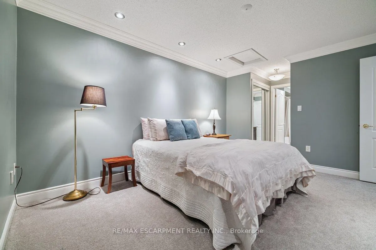 Photo 31 of Unit 3, 1019 North Shore Boulevard E, Burlington, LaSalle — HOMEH
