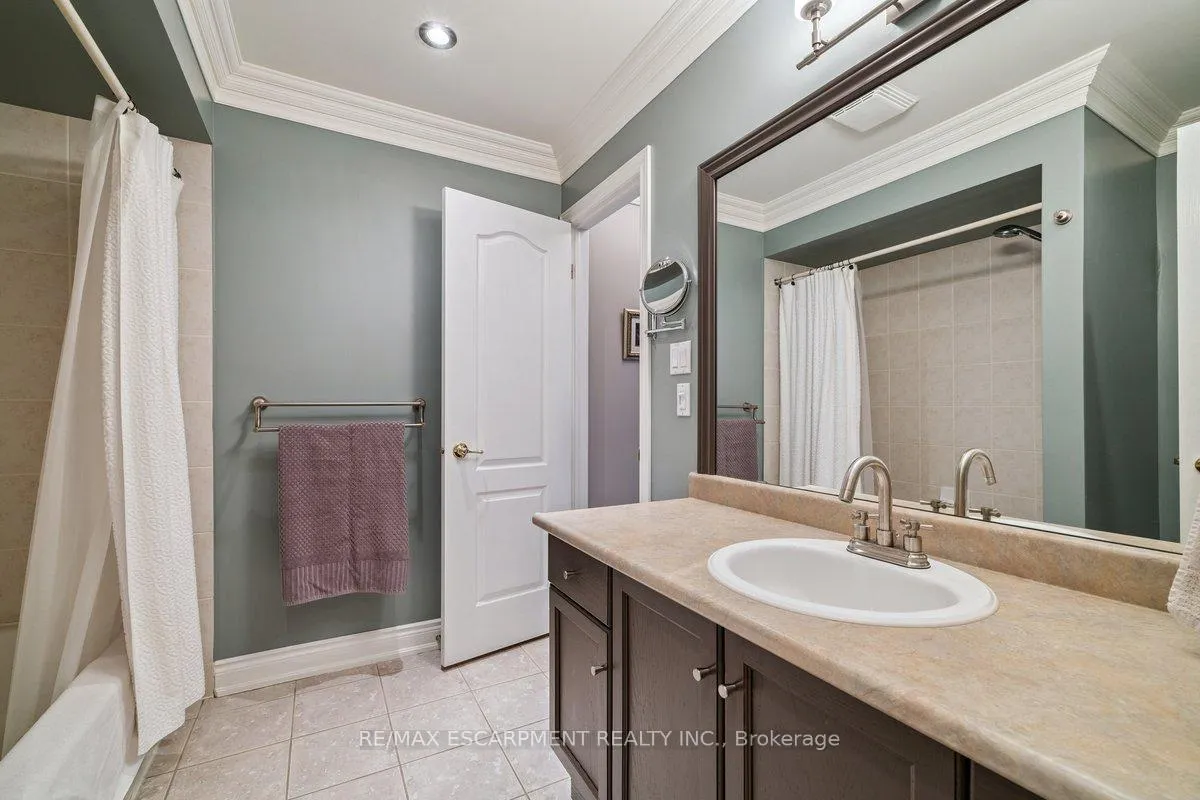 Photo 32 of Unit 3, 1019 North Shore Boulevard E, Burlington, LaSalle — HOMEH