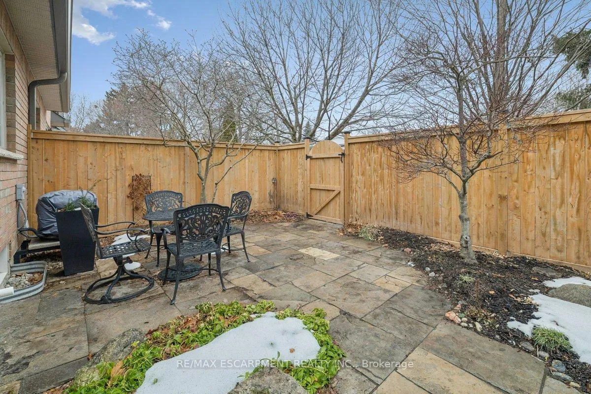 Photo 36 of Unit 3, 1019 North Shore Boulevard E, Burlington, LaSalle — HOMEH