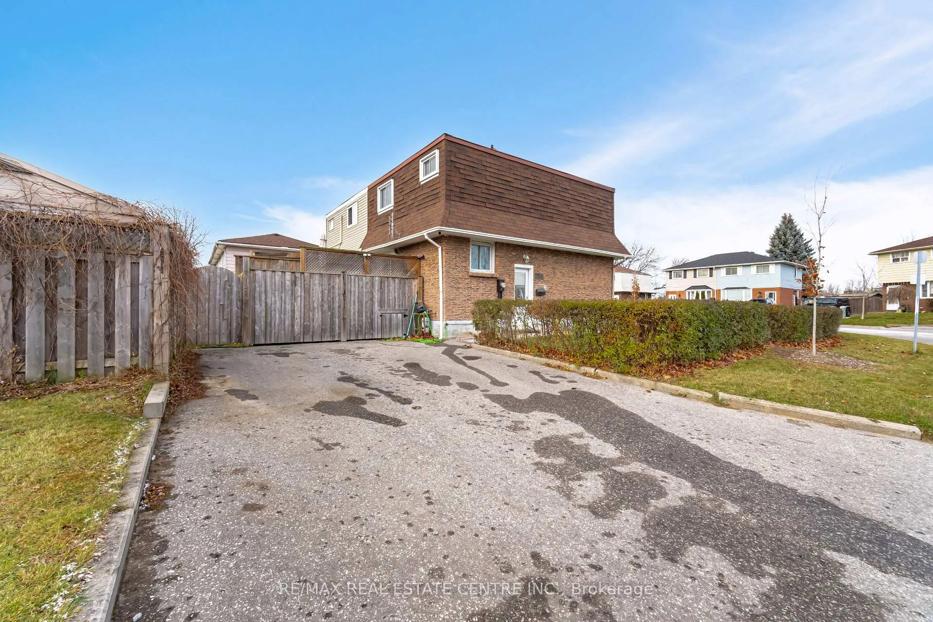 Photo 3 of 260 Kinmount Crescent, Oshawa, Lakeview — HOMEH
