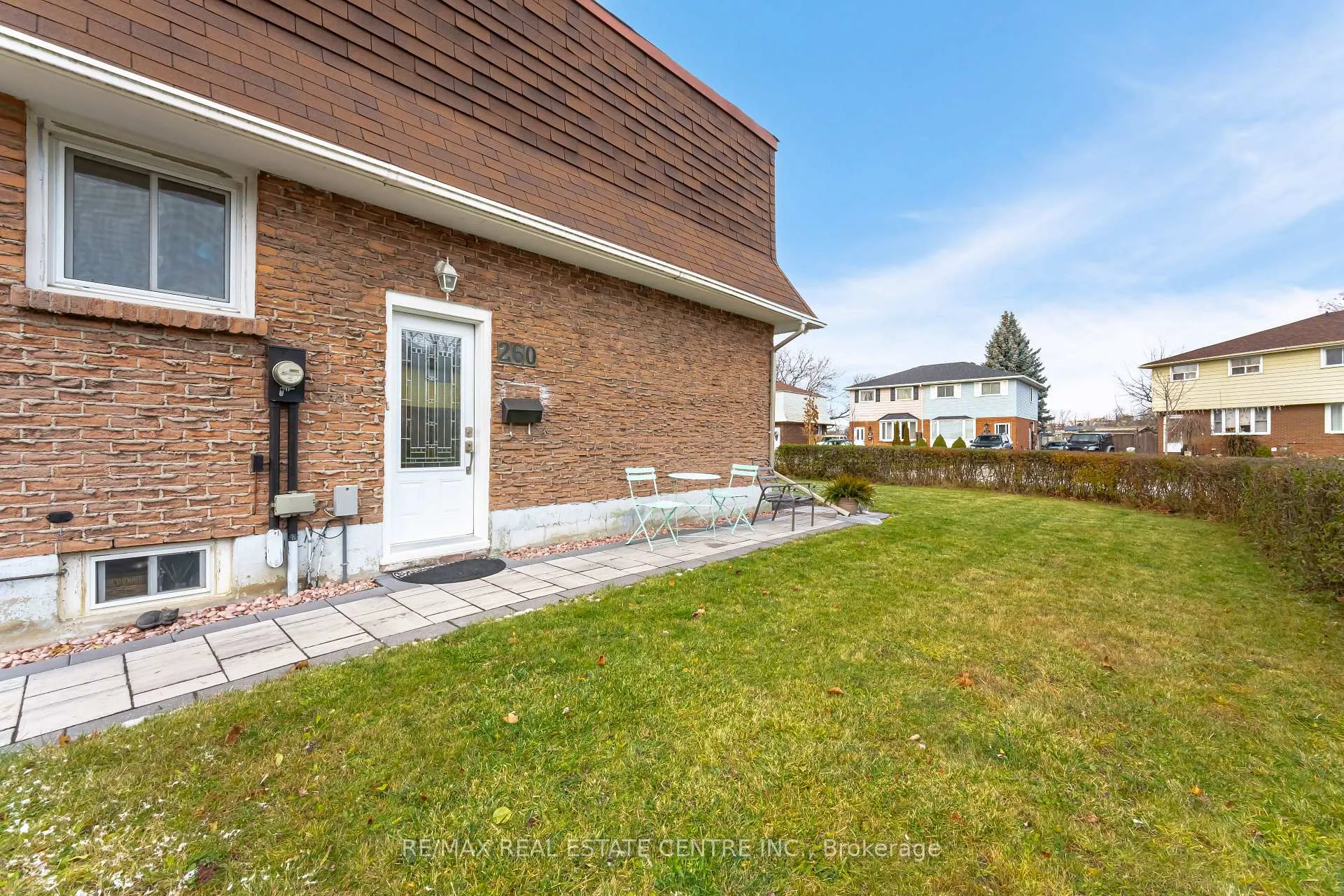 Photo 4 of 260 Kinmount Crescent, Oshawa, Lakeview — HOMEH