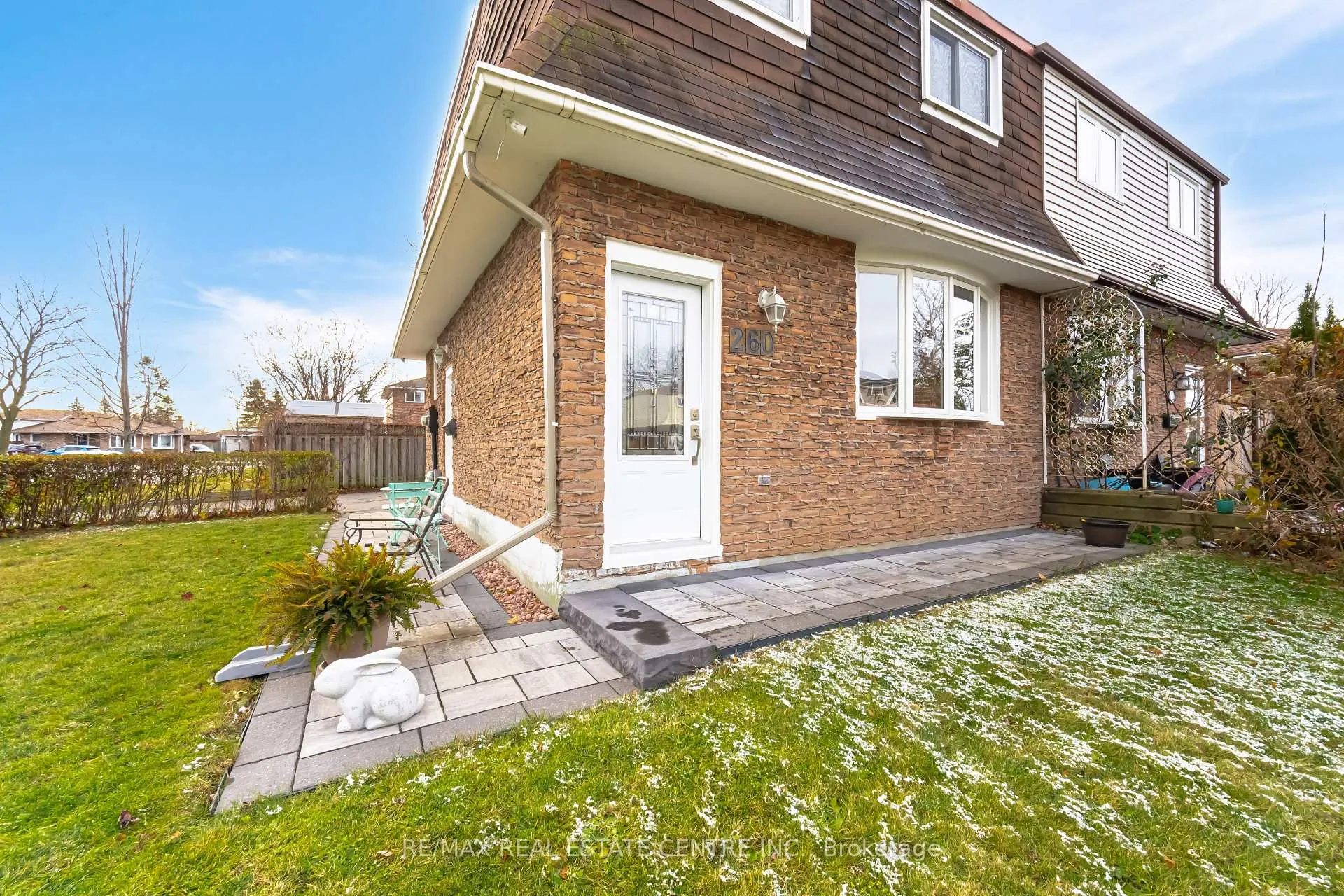 Photo 5 of 260 Kinmount Crescent, Oshawa, Lakeview — HOMEH