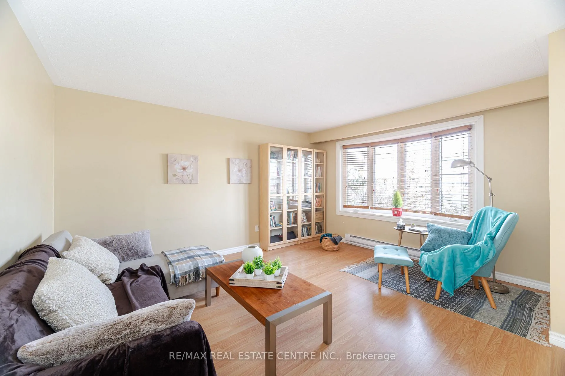Photo 8 of 260 Kinmount Crescent, Oshawa, Lakeview — HOMEH