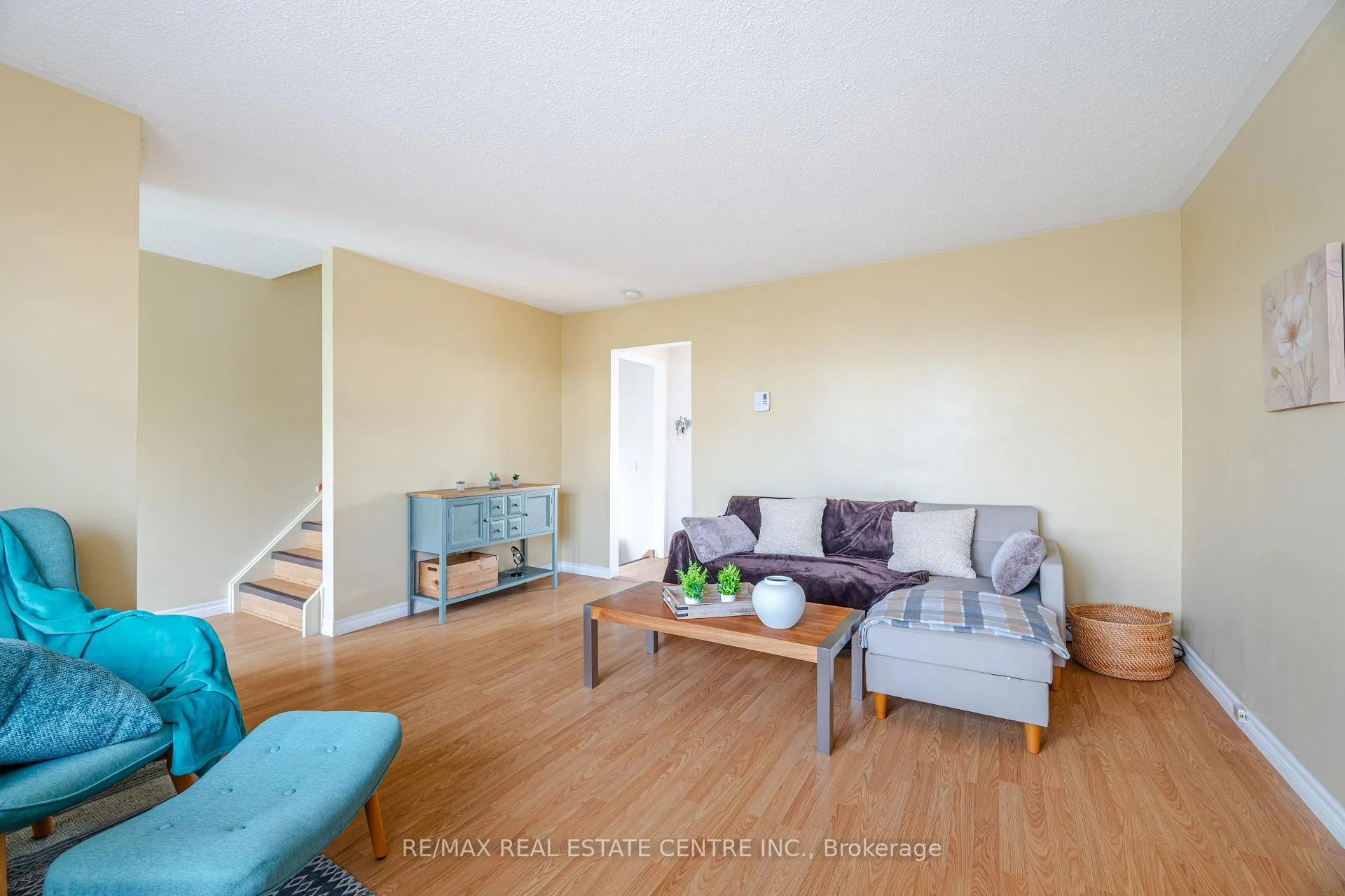 Photo 10 of 260 Kinmount Crescent, Oshawa, Lakeview — HOMEH