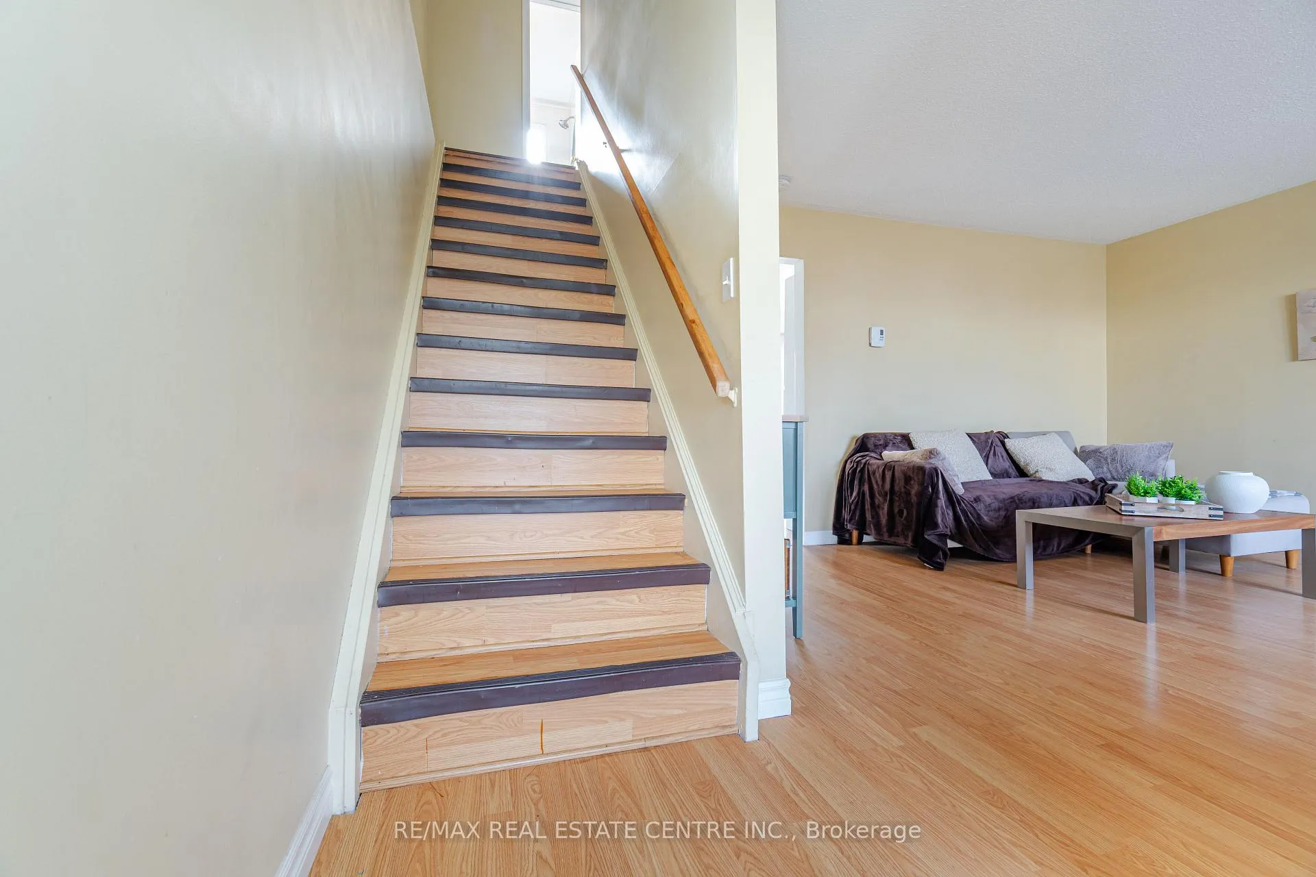 Photo 18 of 260 Kinmount Crescent, Oshawa, Lakeview — HOMEH