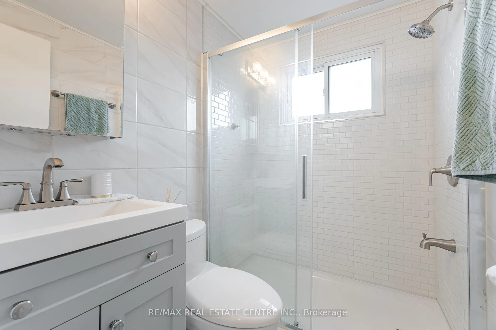 Photo 28 of 260 Kinmount Crescent, Oshawa, Lakeview — HOMEH
