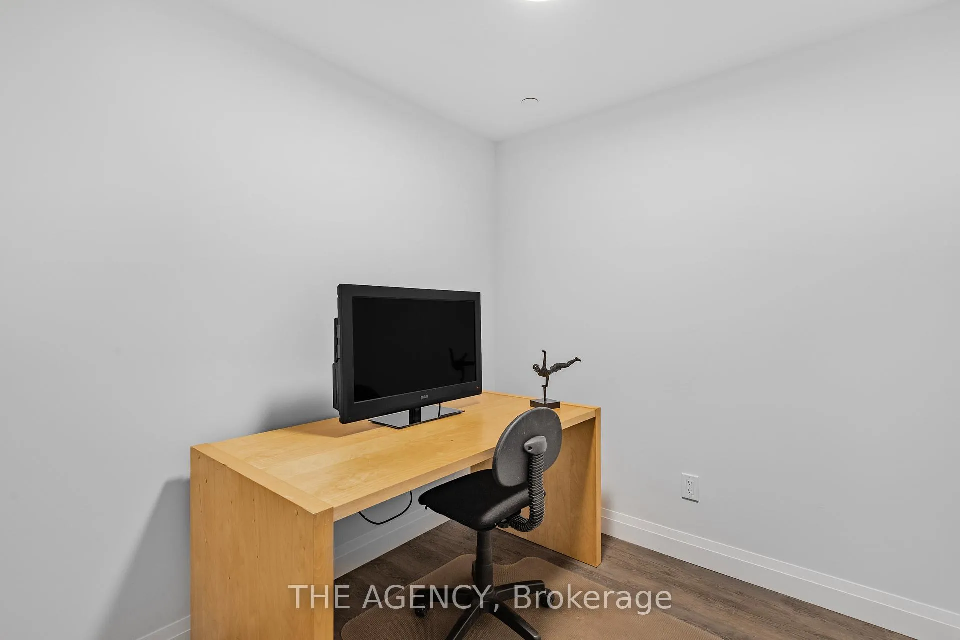 Photo 6 of Unit 209, 153 Wilson Street W, Hamilton, Ancaster — HOMEH