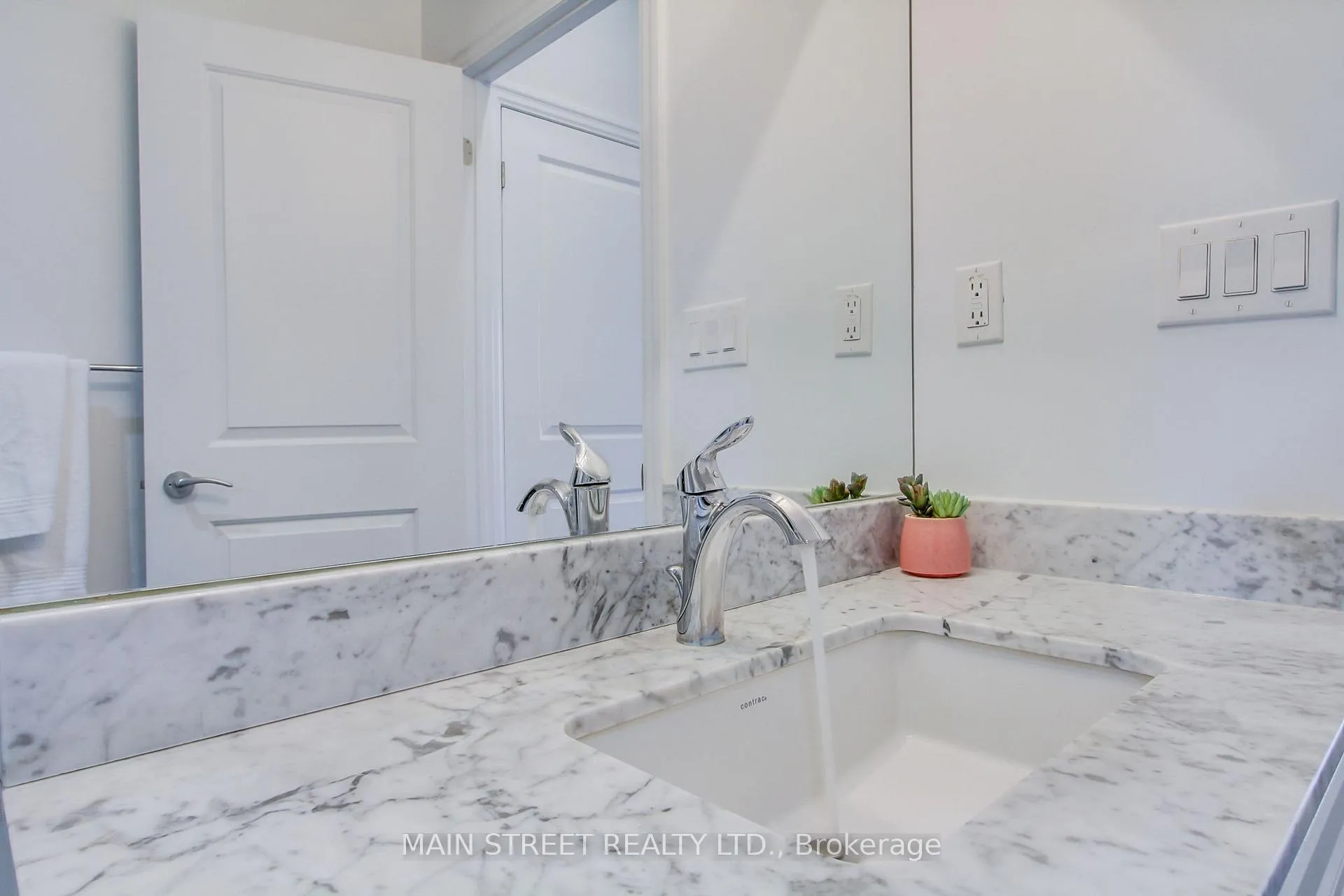 Photo 20 of Unit 228, 111 Civic Square Gate E, Aurora, Bayview Wellington — HOMEH