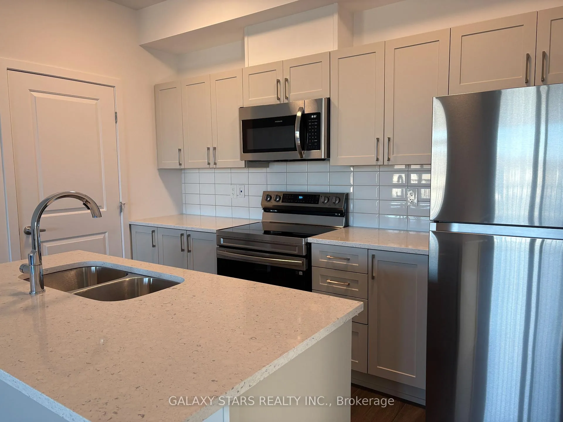 Photo 1 of 1207 Silhouette Private, Ottawa, Barrhaven - Cedargrove/Fraserdale — HOMEH