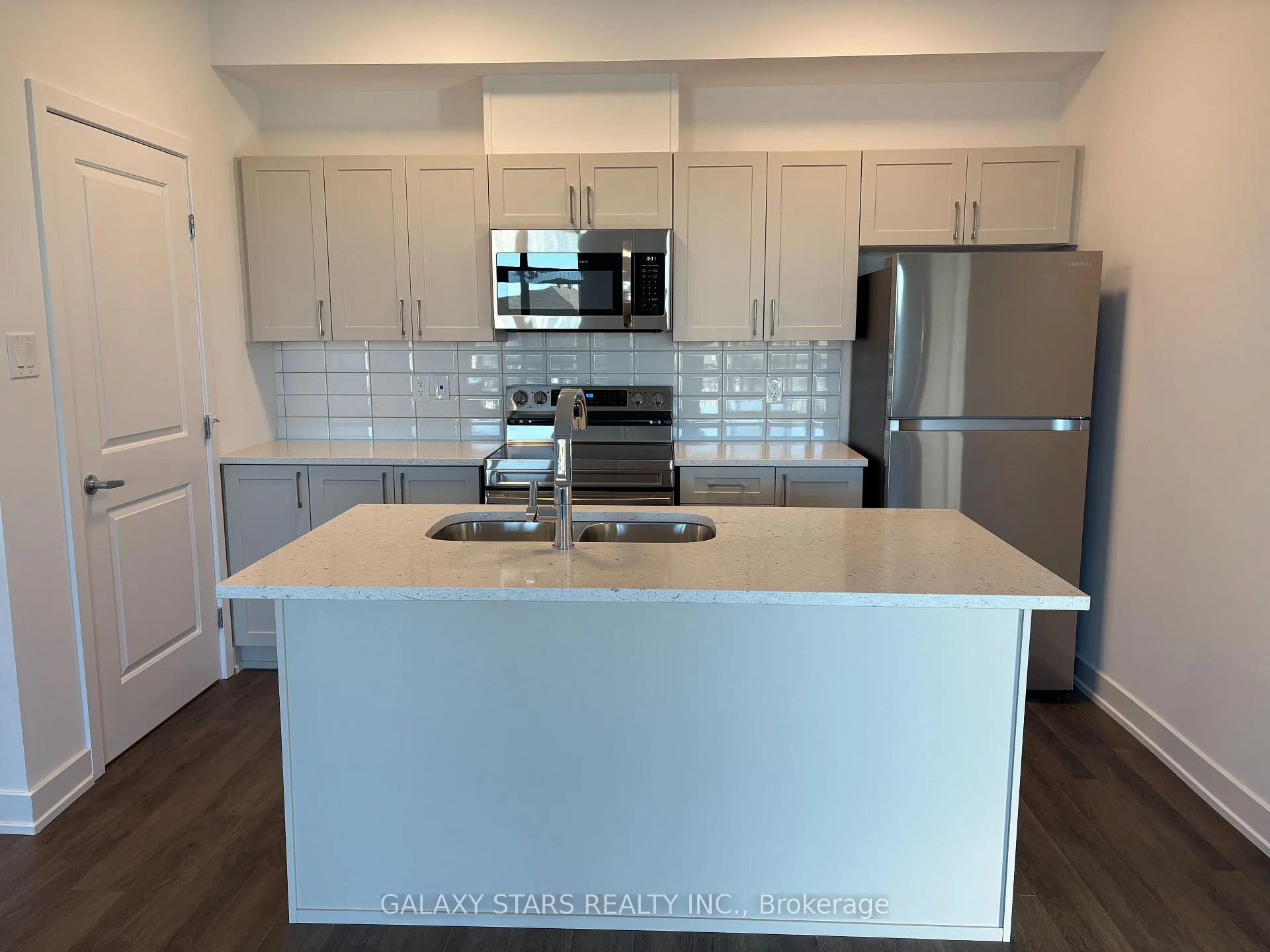 Photo 2 of 1207 Silhouette Private, Ottawa, Barrhaven - Cedargrove/Fraserdale — HOMEH