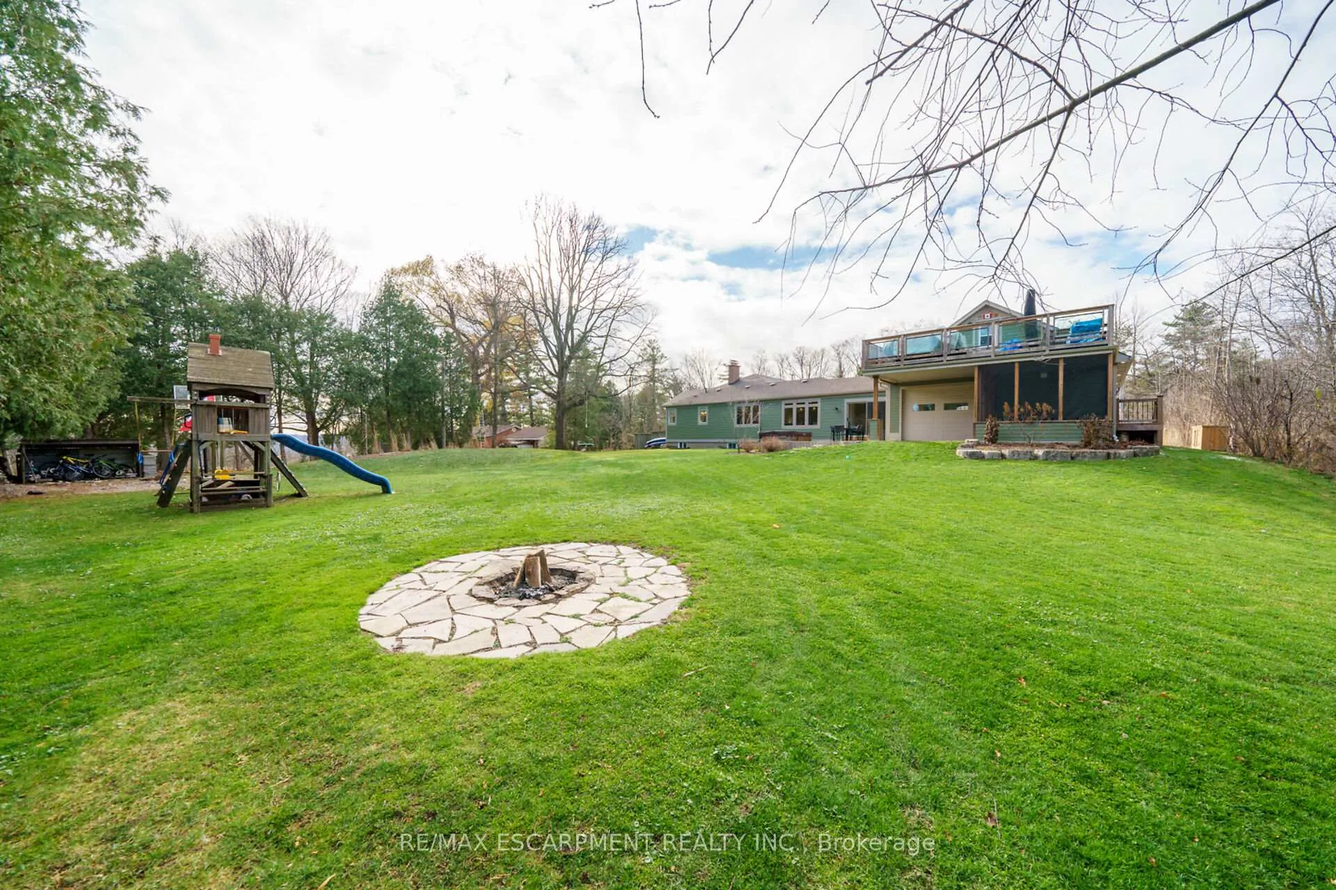 Photo 3 of 73 Valley Road, Hamilton, Dundas — HOMEH