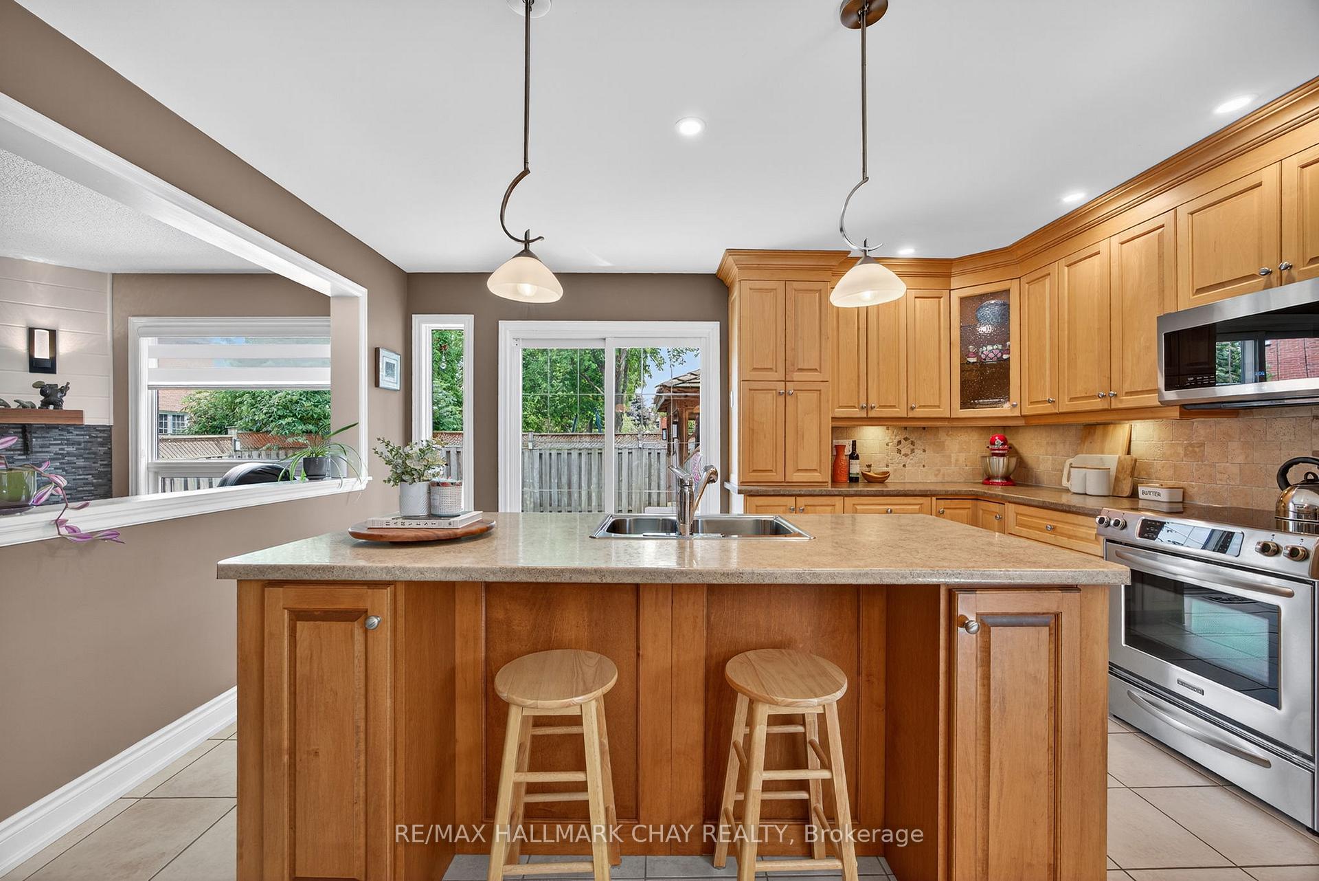 Photo 5 of 65 McDougall Drive, Barrie, West Bayfield — HOMEH