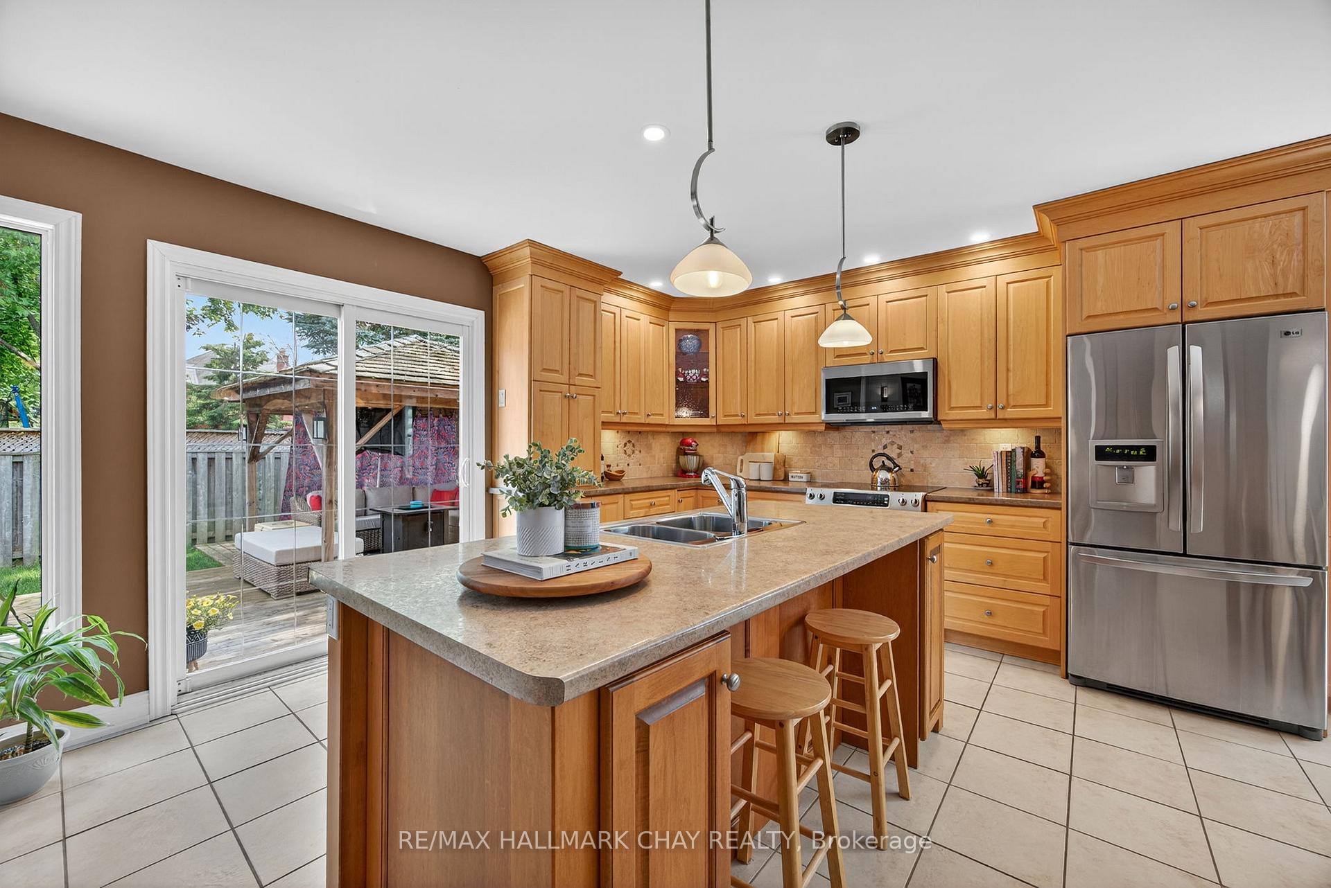 Photo 7 of 65 McDougall Drive, Barrie, West Bayfield — HOMEH
