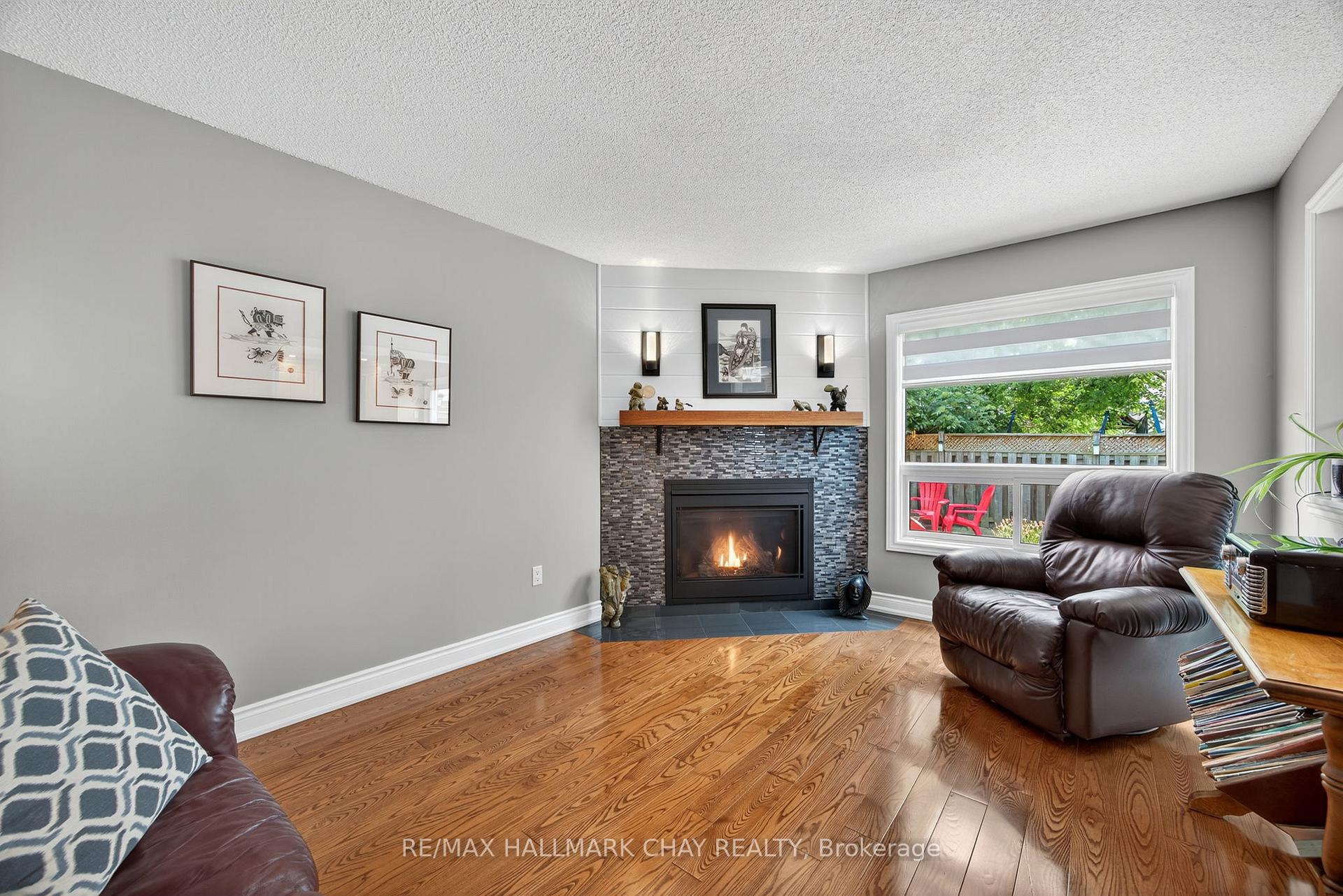 Photo 10 of 65 McDougall Drive, Barrie, West Bayfield — HOMEH