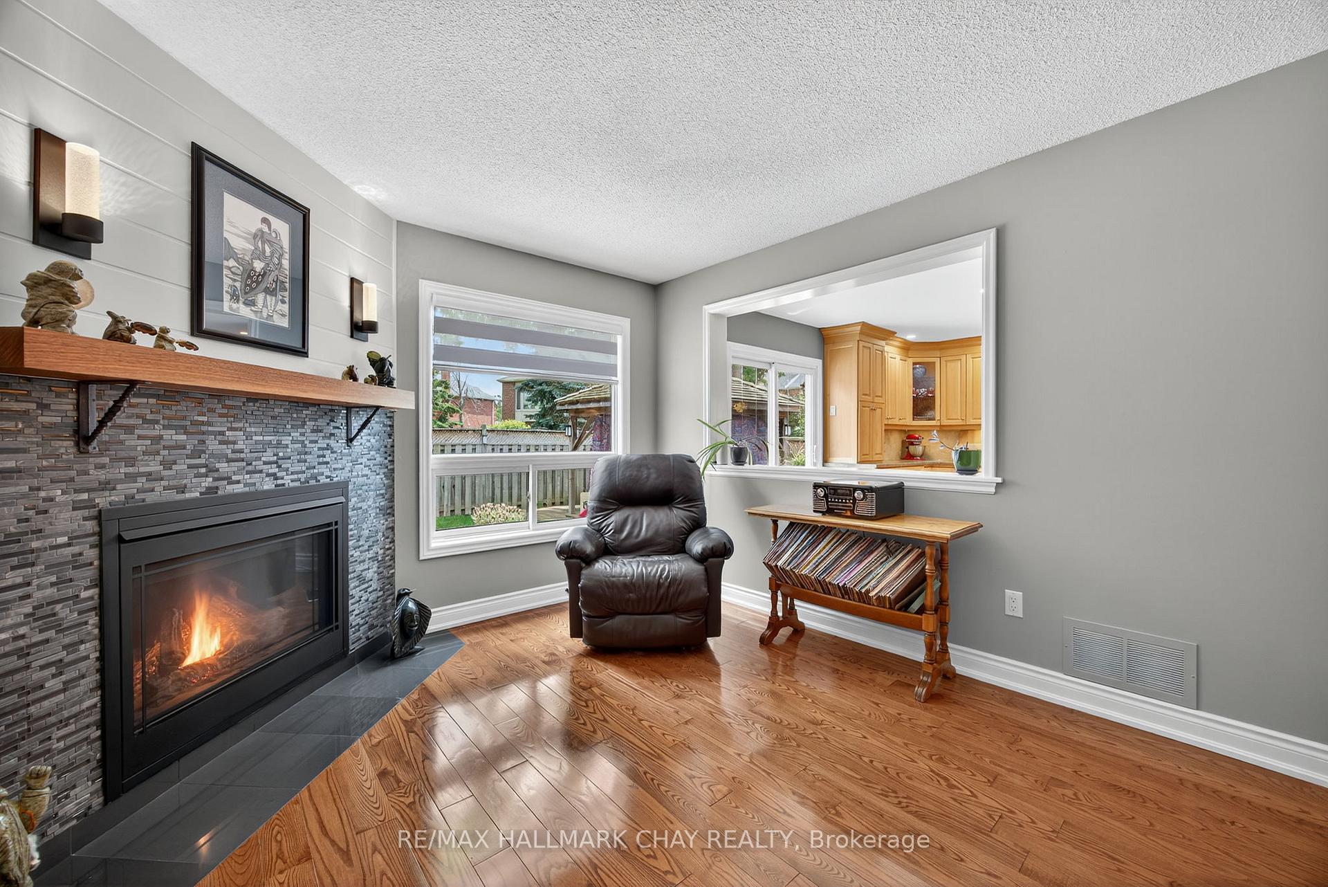 Photo 11 of 65 McDougall Drive, Barrie, West Bayfield — HOMEH