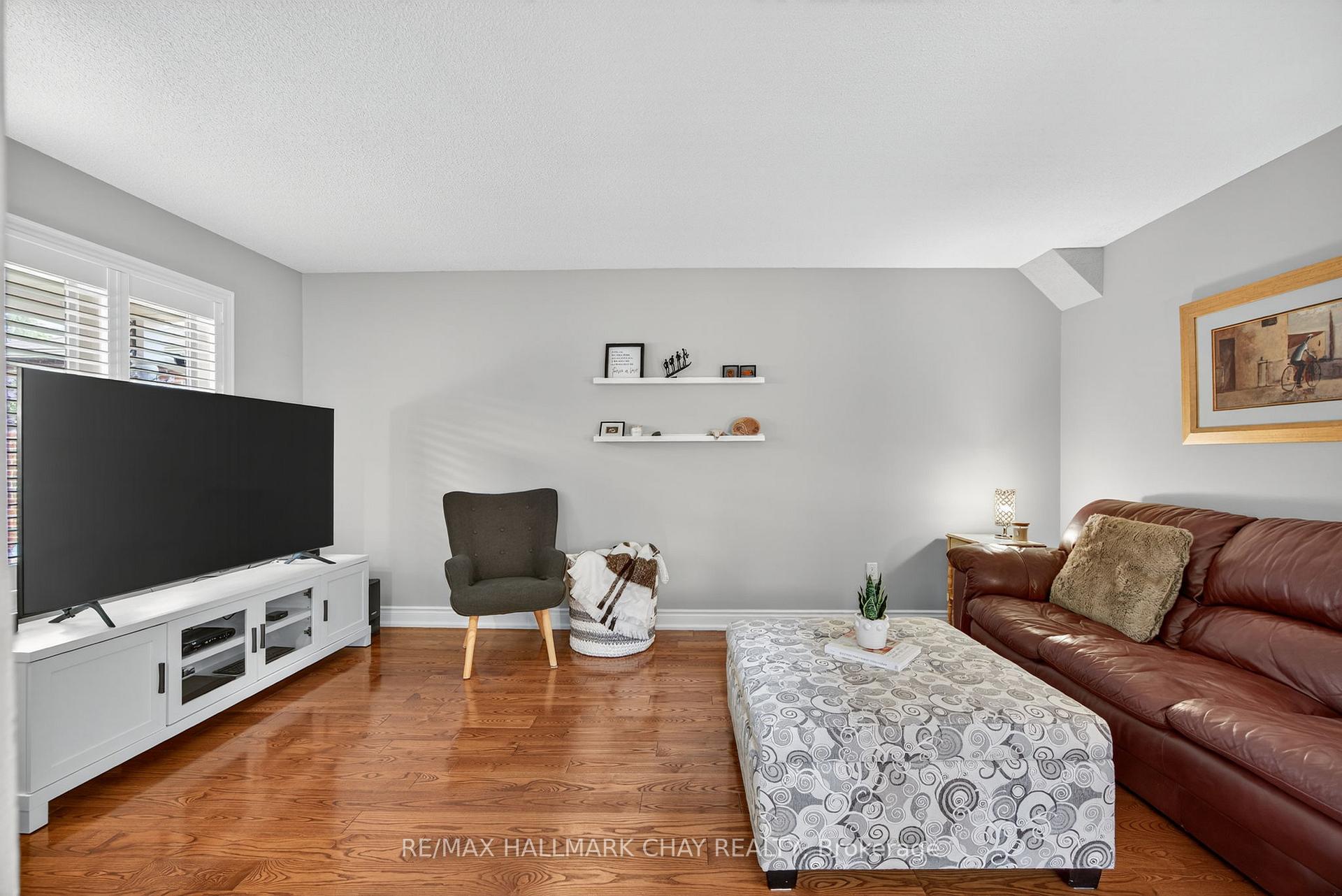 Photo 13 of 65 McDougall Drive, Barrie, West Bayfield — HOMEH