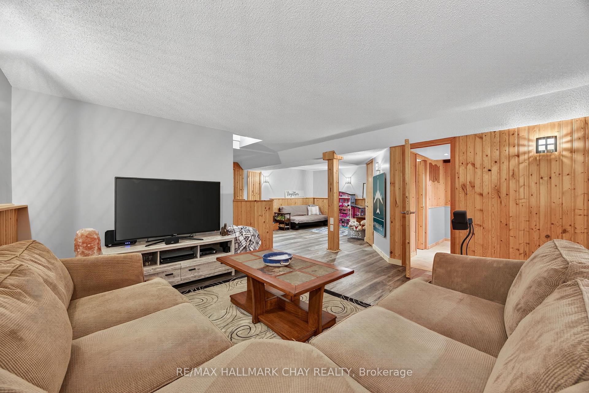 Photo 23 of 65 McDougall Drive, Barrie, West Bayfield — HOMEH
