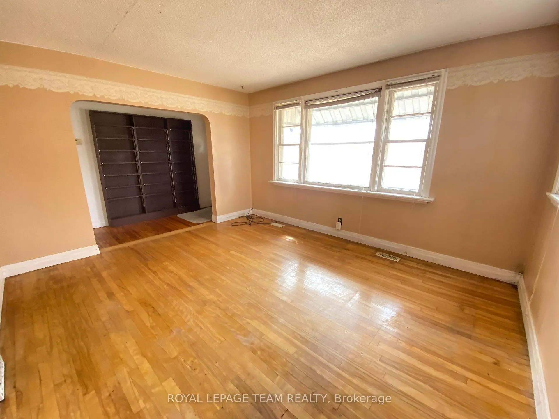 Photo 4 of 204 Baskin Drive E, Arnprior — HOMEH