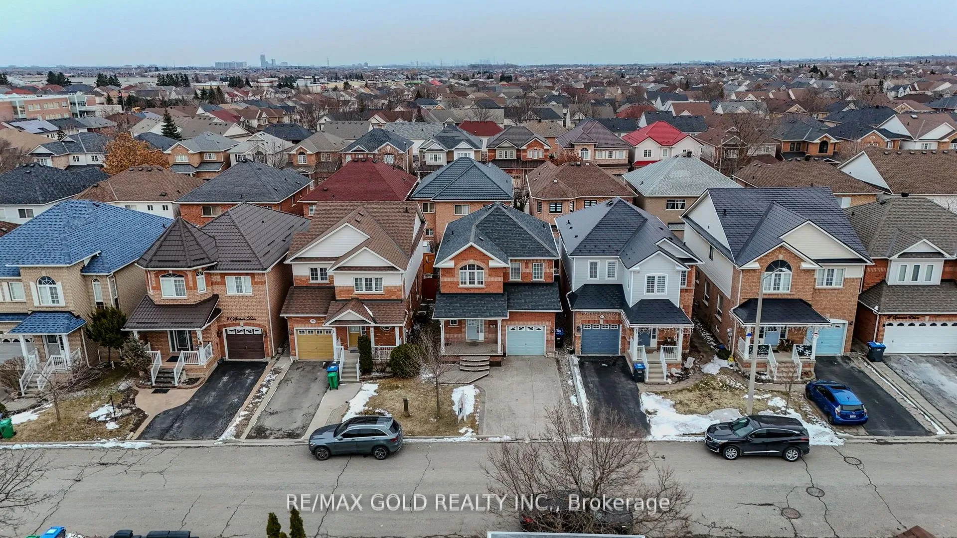 Photo 2 of 25 Spencer Drive, Brampton, Fletcher's Meadow — HOMEH