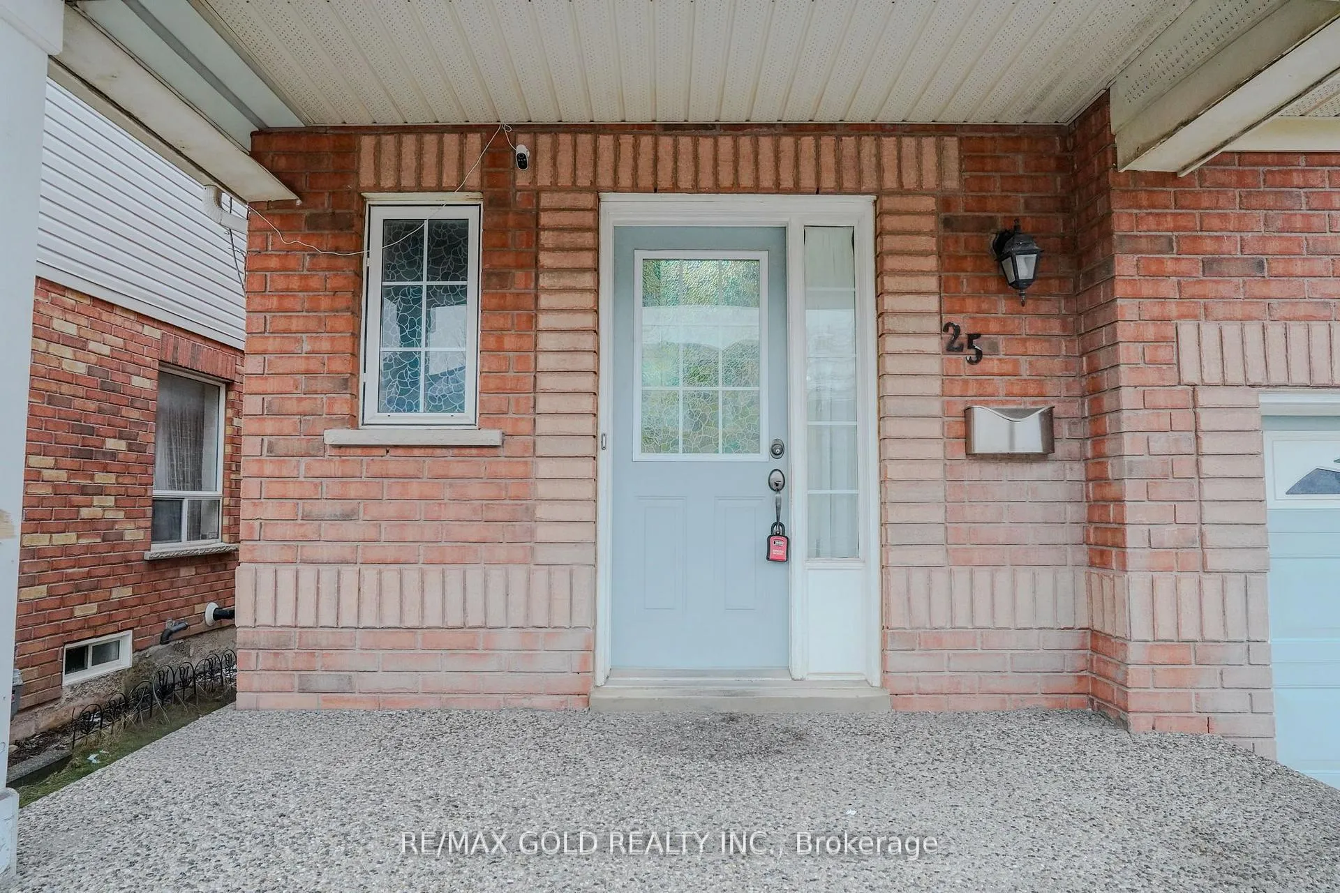 Photo 3 of 25 Spencer Drive, Brampton, Fletcher's Meadow — HOMEH