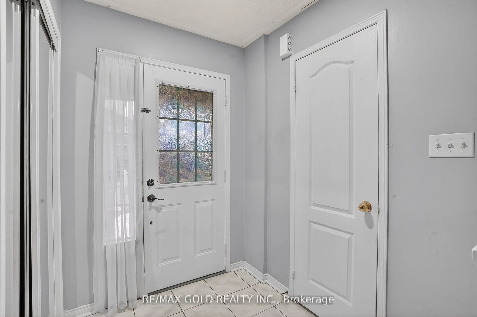 Photo 4 of 25 Spencer Drive, Brampton, Fletcher's Meadow — HOMEH