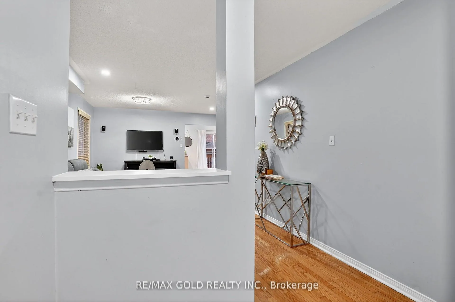 Photo 5 of 25 Spencer Drive, Brampton, Fletcher's Meadow — HOMEH