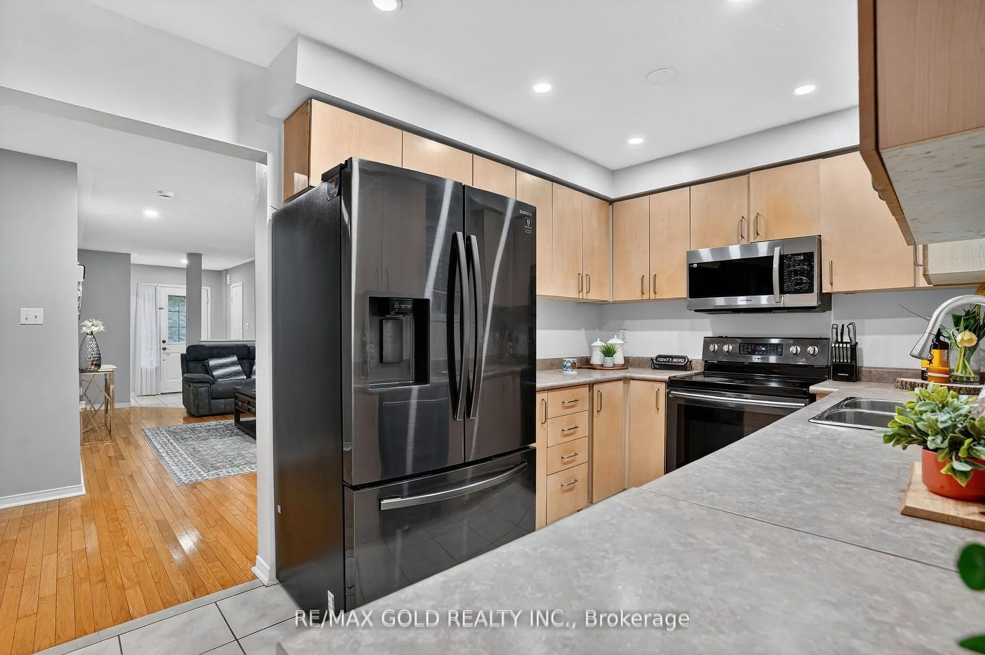 Photo 11 of 25 Spencer Drive, Brampton, Fletcher's Meadow — HOMEH